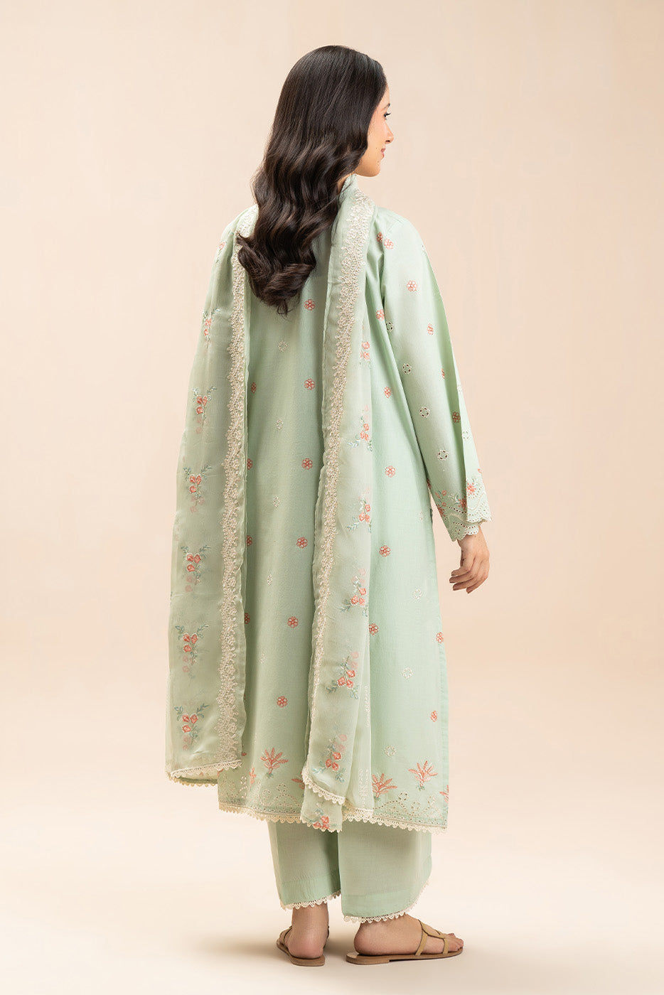 3 PIECE EMBROIDERED LAWN SUIT (LUXURY PRET)