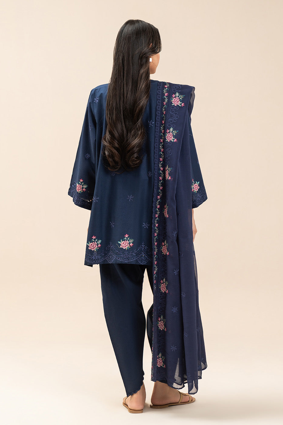 https://cdn.shopify.com/s/files/1/0488/9201/8848/files/BT12601UN004180A_3.jpg?v=1780642353