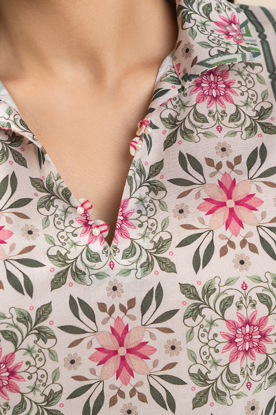 https://cdn.shopify.com/s/files/1/0488/9201/8848/files/BT12602UN004540_5.jpg?v=1781612404