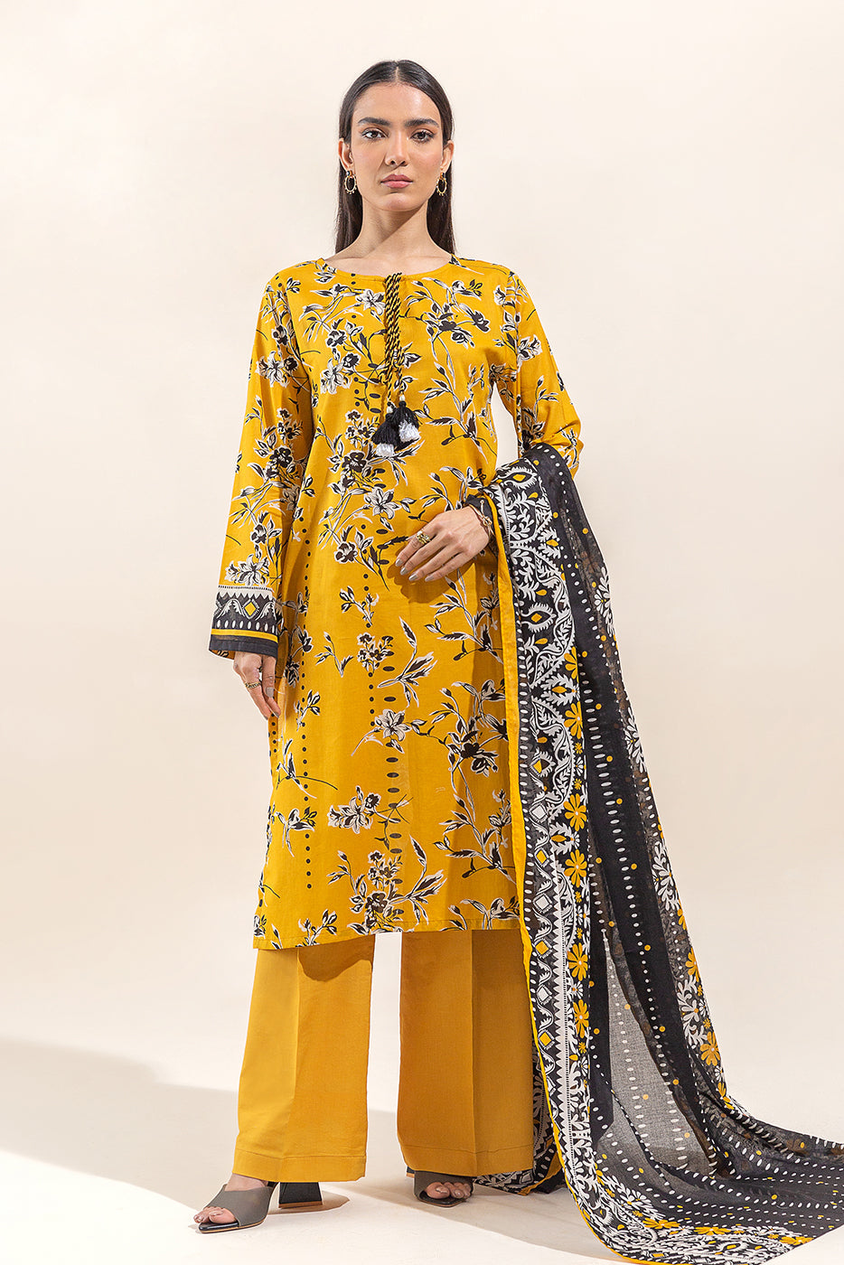 AJAA-11 EMBROIDERED LAWN 3 PCS