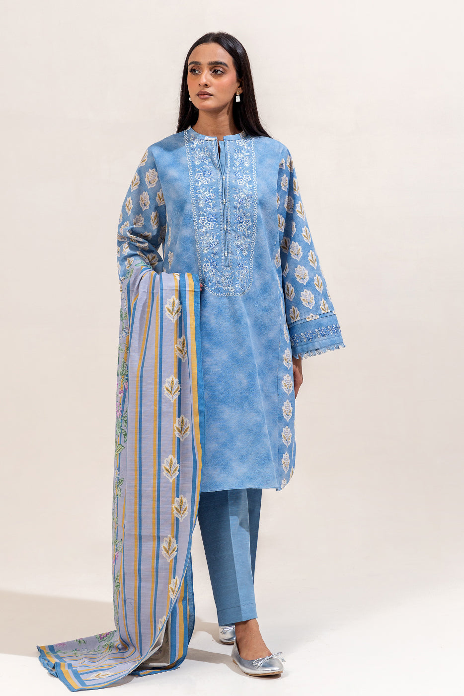 2 Piece Embroidered Khaddar Suit-Arctic Bloom (Unstitched)