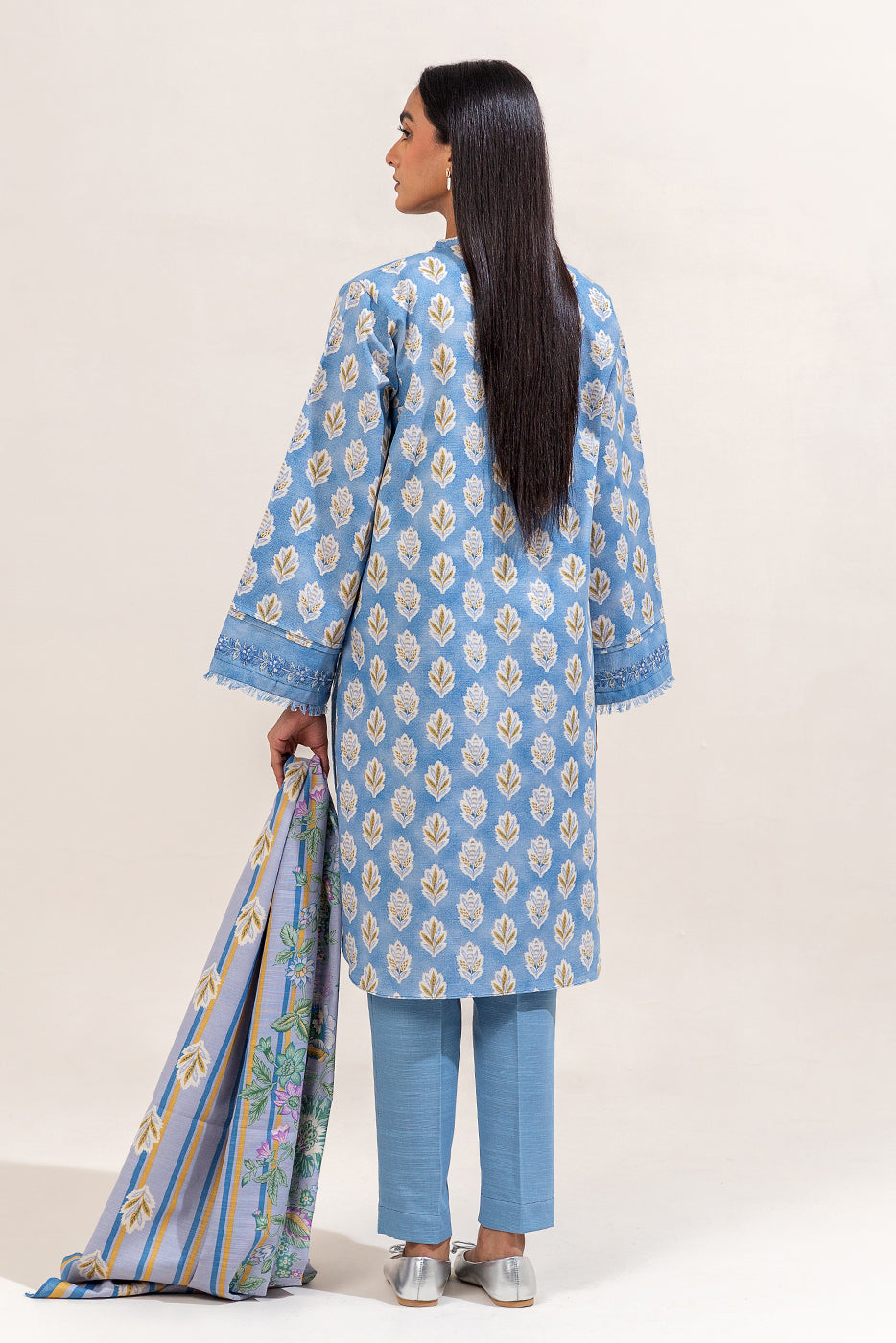 2 Piece Embroidered Khaddar Suit-Arctic Bloom (Unstitched)