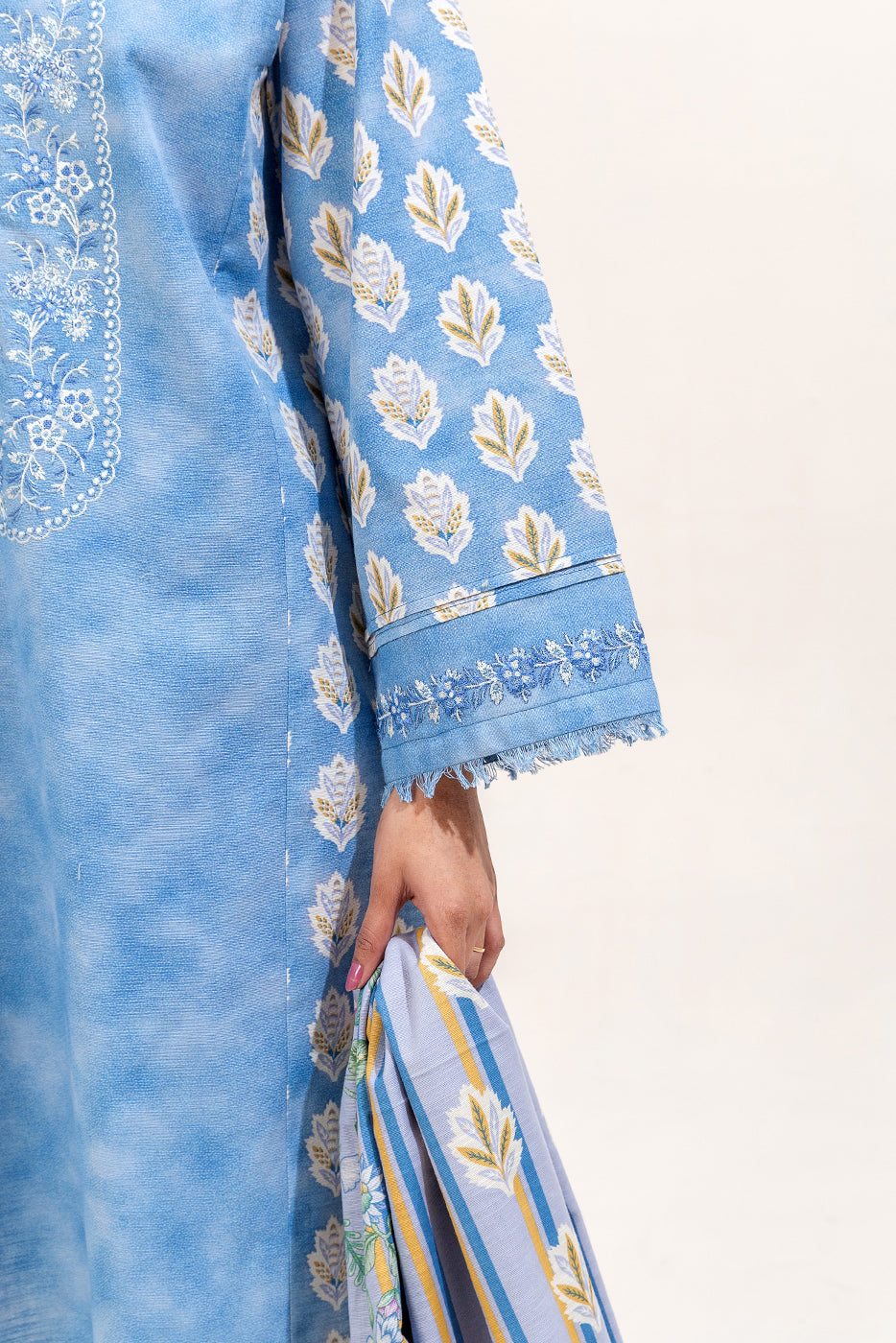 2 Piece Embroidered Khaddar Suit-Arctic Bloom (Unstitched)