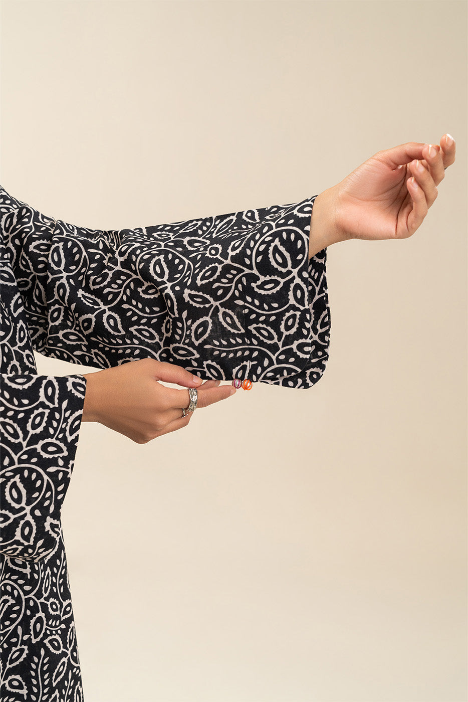 2 PIECE PRINTED KHADDAR SUIT (PRET)BT2250002DP2047-MULTI-2000000294534-8