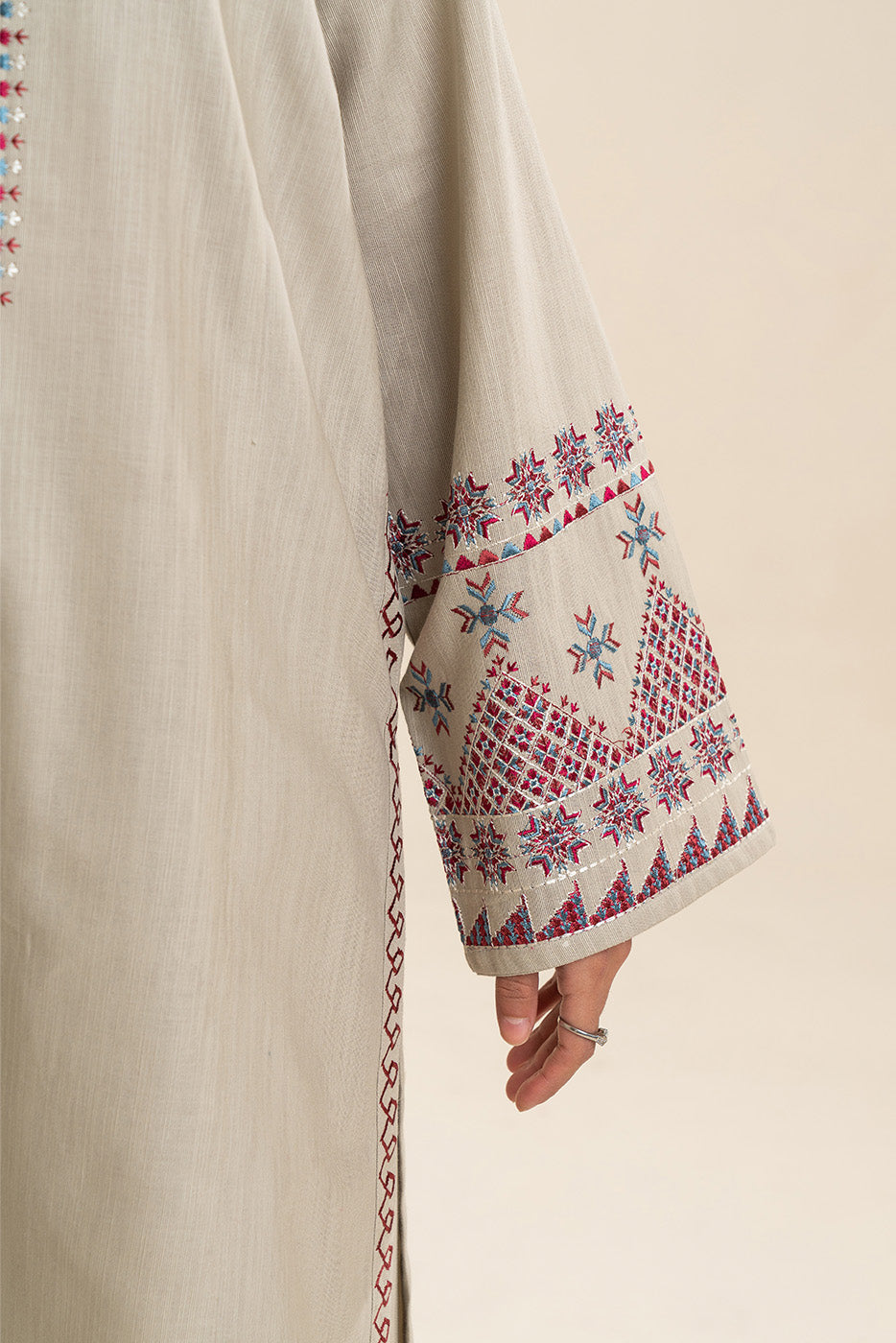 3 PIECE EMBROIDERED SLUB KHADDAR SUIT (PRET)BT2250002PR0159-LT GREY-2000000294244-8