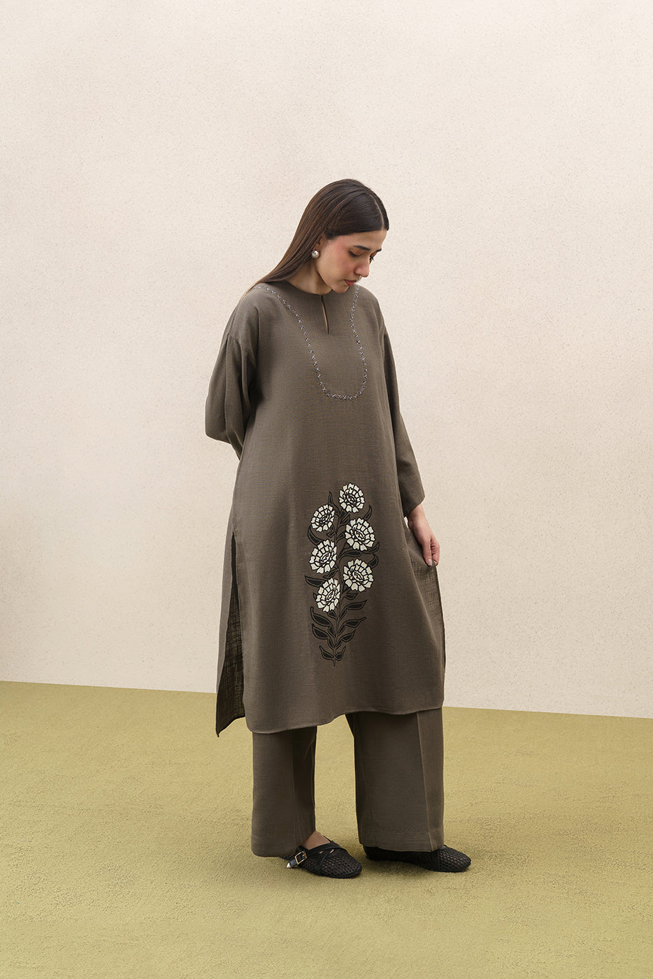 2 PIECE EMBROIDERED YARN DYED SUIT (PRET)
