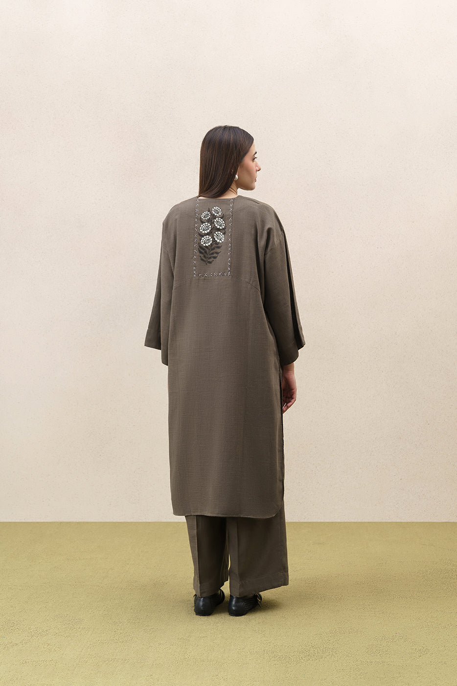 2 PIECE EMBROIDERED YARN DYED SUIT (PRET)