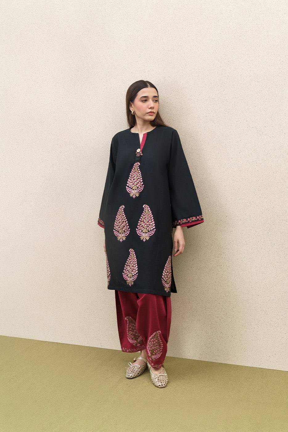 2 PIECE EMBROIDERED SLUB KHADDAR SUIT (PRET) - BT2260001PR0194-BLACK-183582-8
