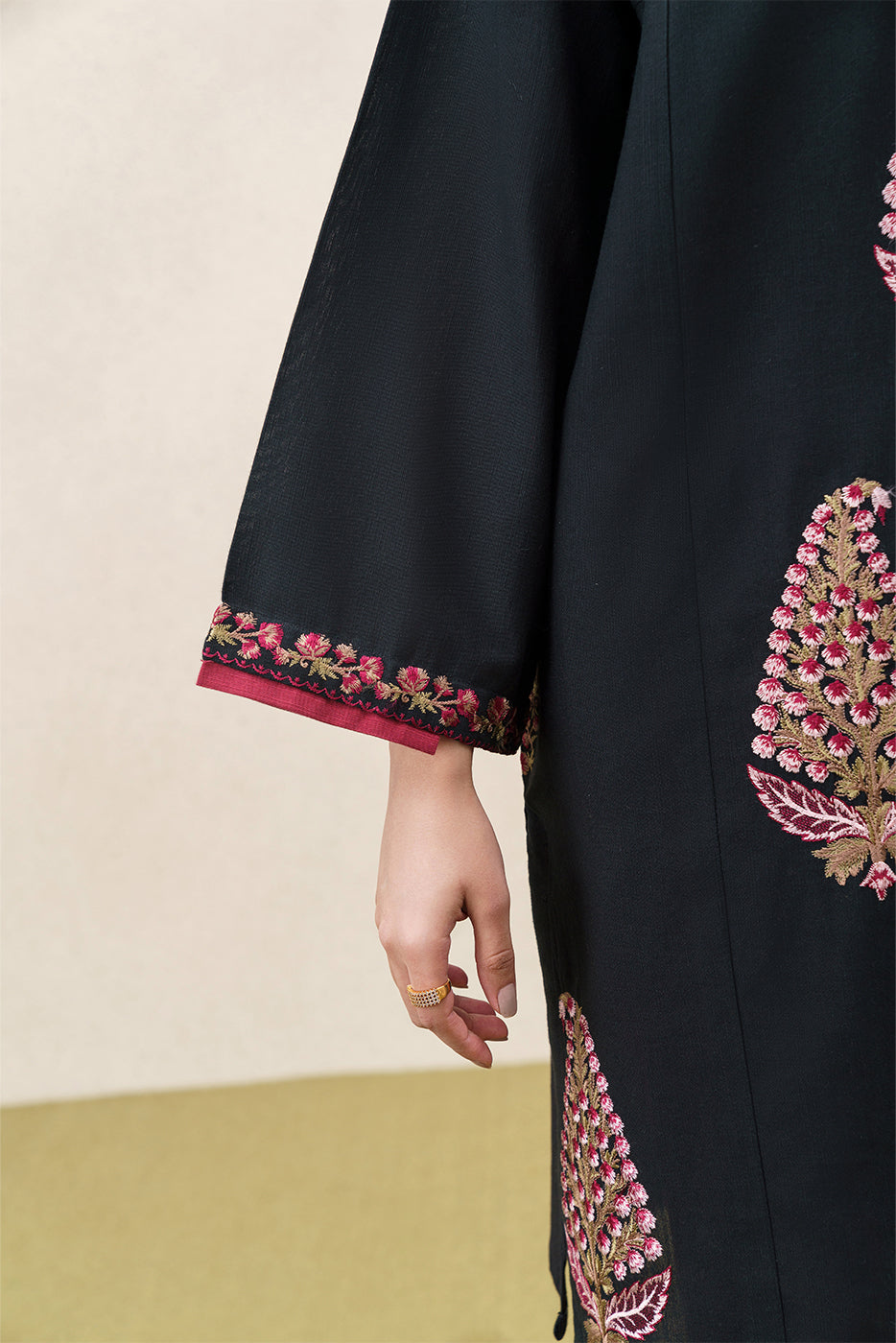 2 PIECE EMBROIDERED SLUB KHADDAR SUIT (PRET) - BT2260001PR0194-BLACK-183582-8
