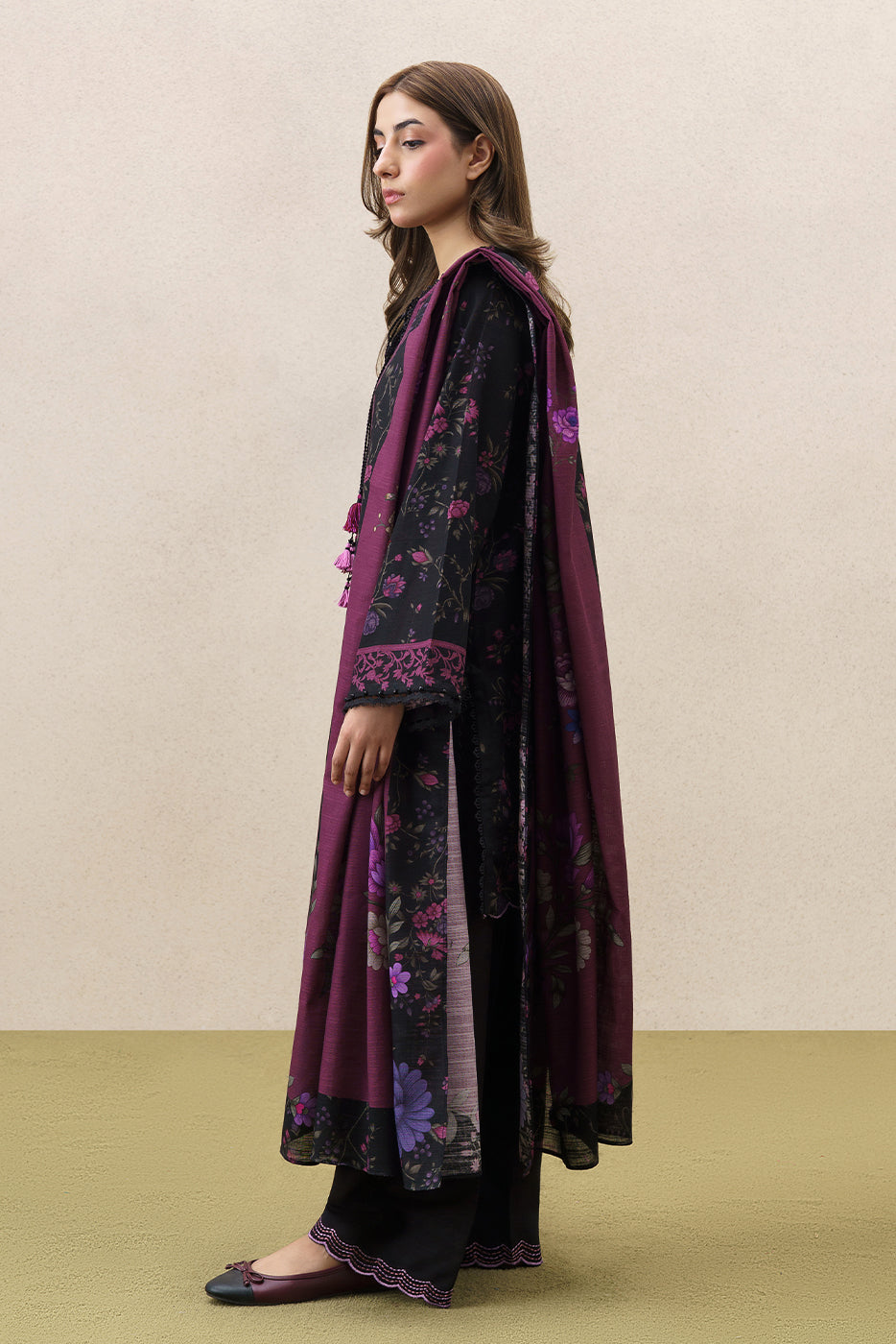 3 PIECE EMBROIDERED SLUB KHADDAR SUIT-MAJESTIC HEM (UNSTITCHED)