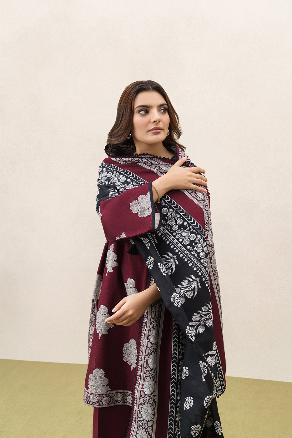 3 PIECE PRINTEDED SLUB KHADDAR SUIT-REGAL WEAVE (UNSTITCHED)