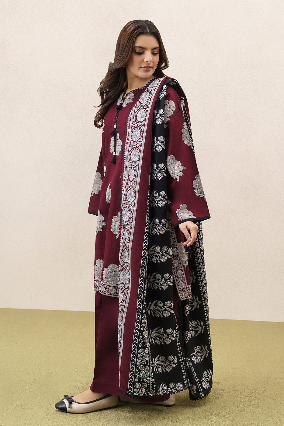 3 PIECE PRINTEDED SLUB KHADDAR SUIT-REGAL WEAVE (UNSTITCHED)