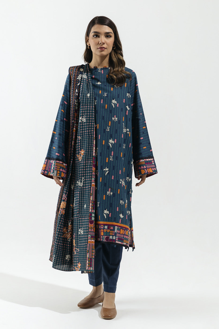 3 Piece - Printed Khaddar Suit - Gardenia Fantasy