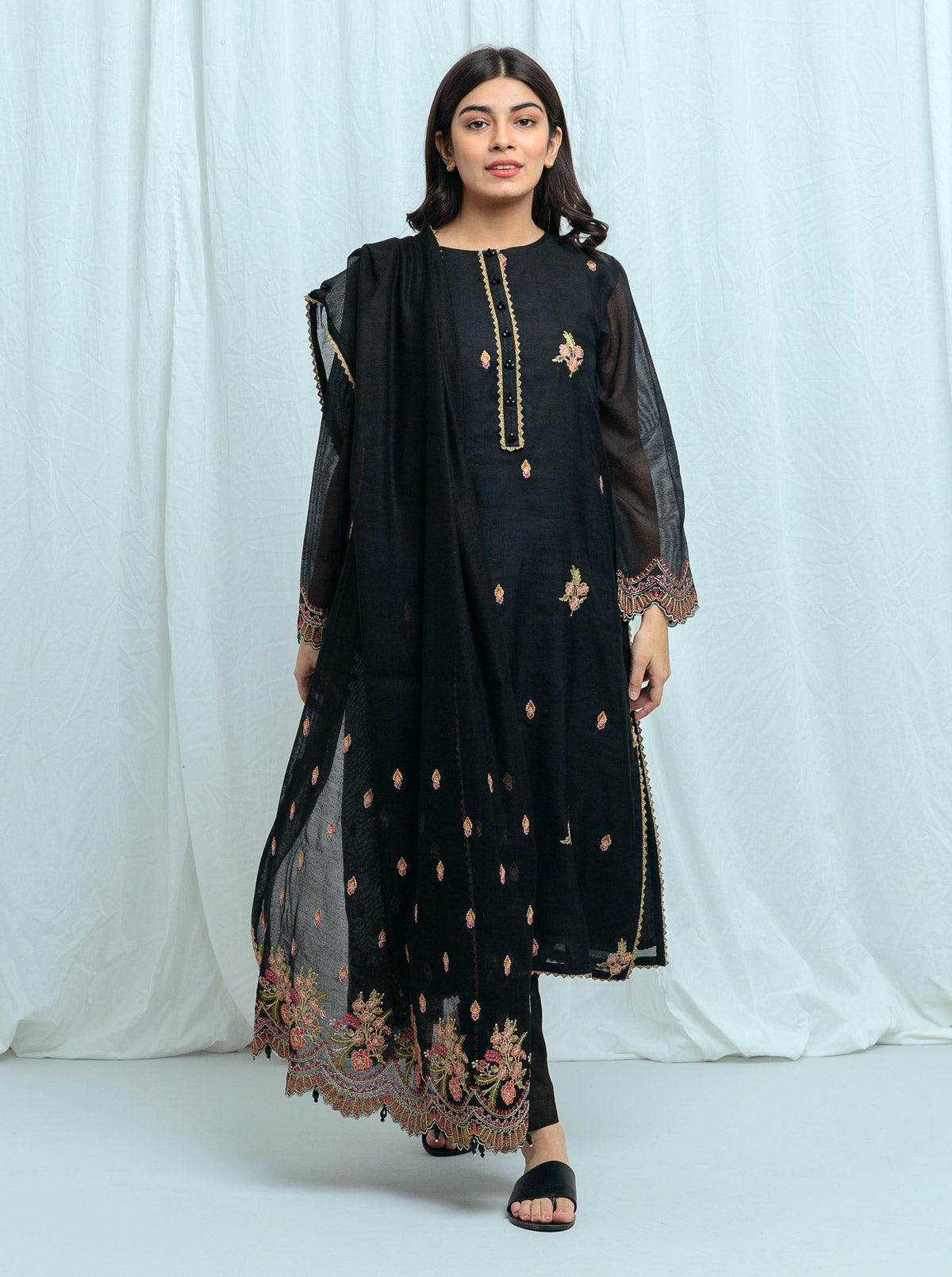 Black Pearl-Embroidered-4P