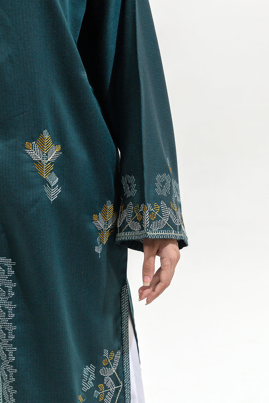 Embroidered Lawn Shirt (Pret)