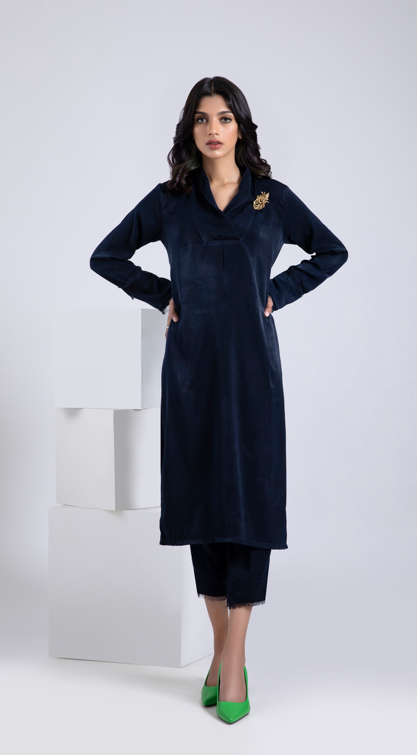 https://cdn.shopify.com/s/files/1/0654/4313/5706/products/Bella3.png?v=1666343190