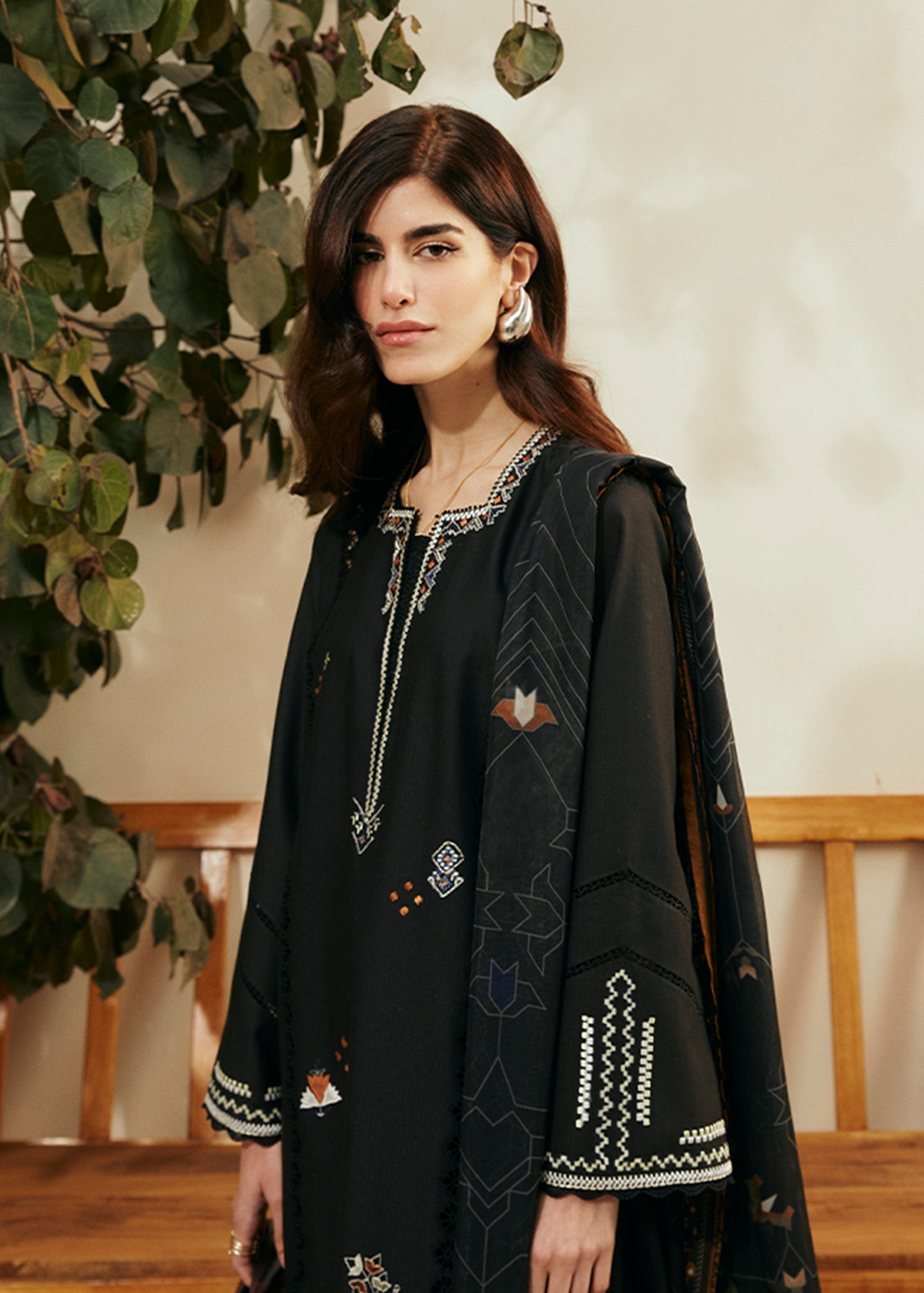 https://cdn.shopify.com/s/files/1/1146/5868/files/Black04_46c2107f-0494-432c-9369-f6b1d3bd1751.jpg?v=1715957142