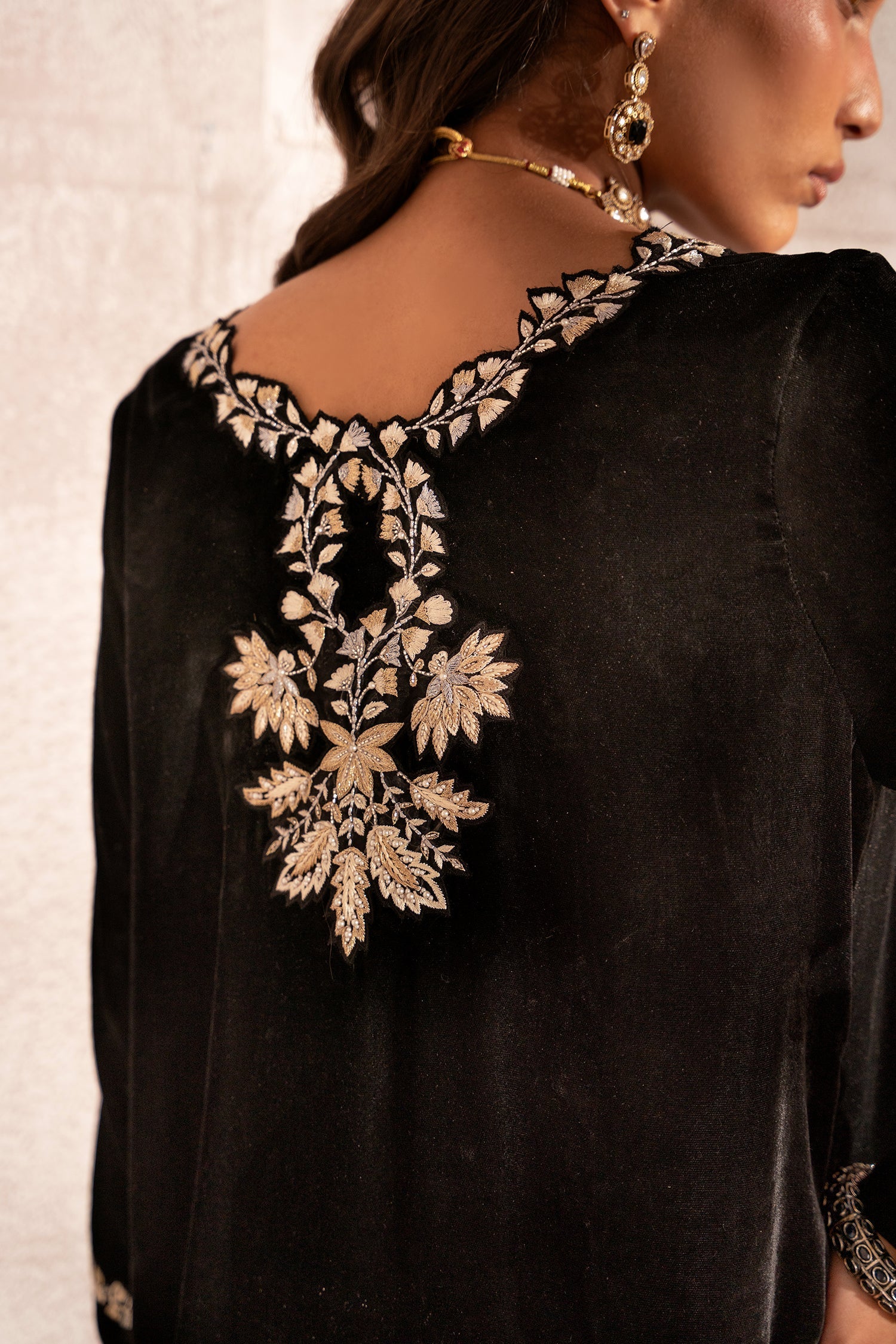 https://cdn.shopify.com/s/files/1/0663/9616/0233/files/Black_AGate_10.jpg?v=1763035172