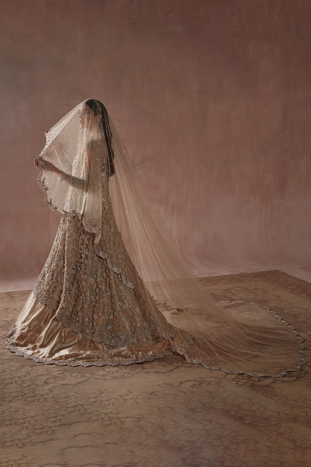 https://cdn.shopify.com/s/files/1/2402/3147/products/BridalsideanglePortrait.jpg?v=1739367610