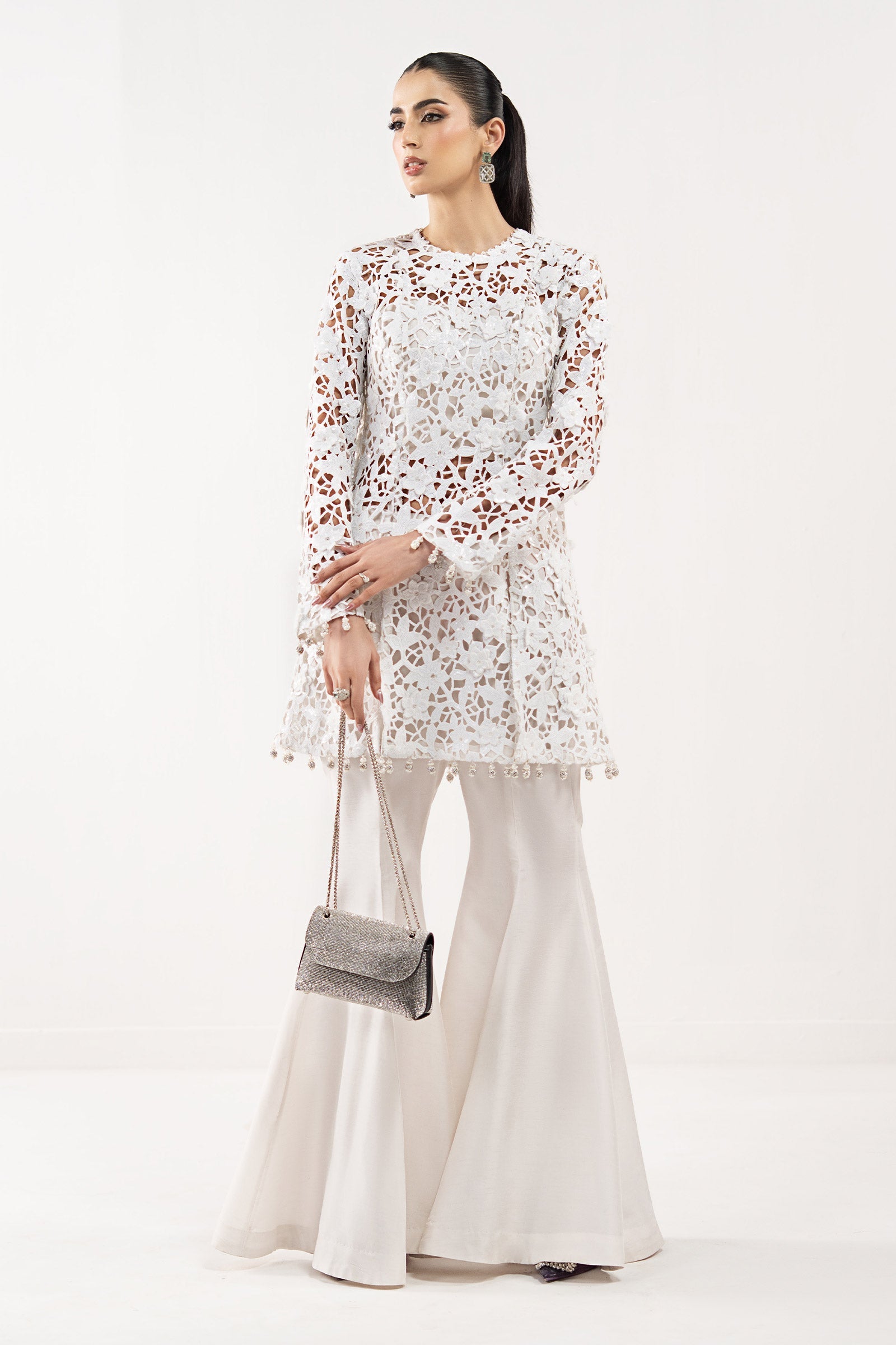 https://cdn.shopify.com/s/files/1/0620/8788/9062/files/CH-26-08WhiteFront_A.jpg?v=1771947671