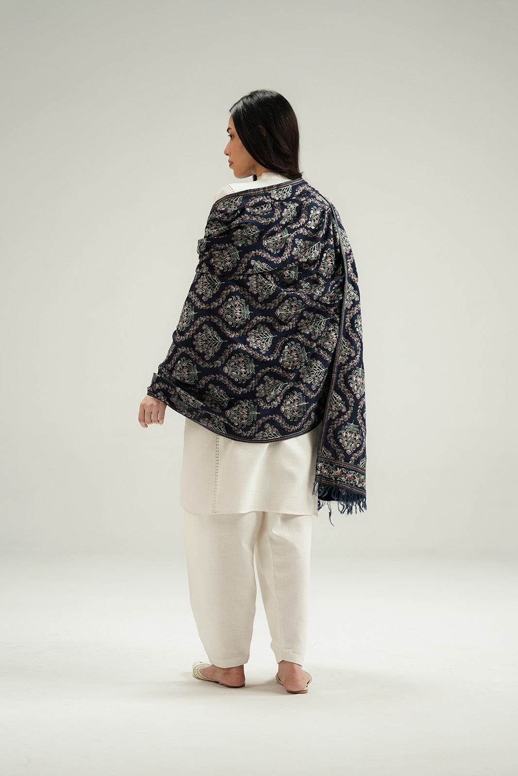 1 Piece Lawn Karandi Embroidered Shawl (CH0093)