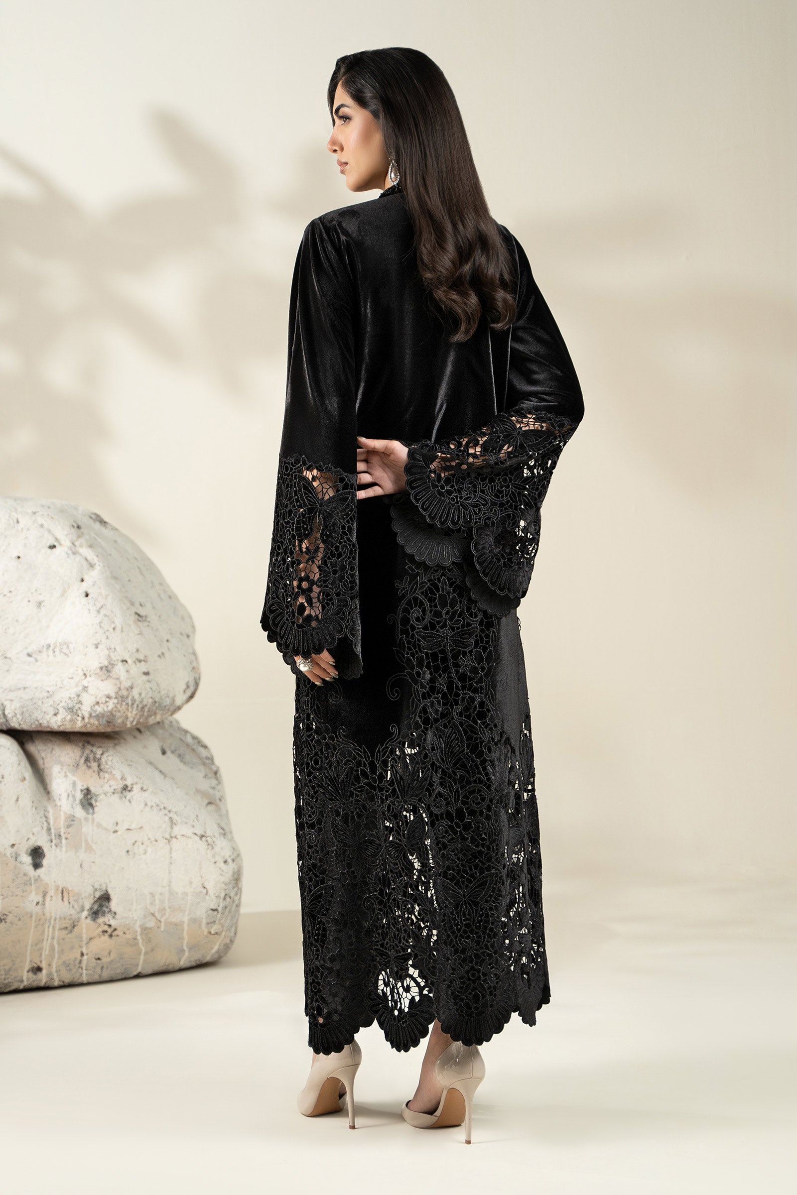 https://cdn.shopify.com/s/files/1/0620/8788/9062/files/CH2503Black_S_Back_C.jpg?v=1758957796