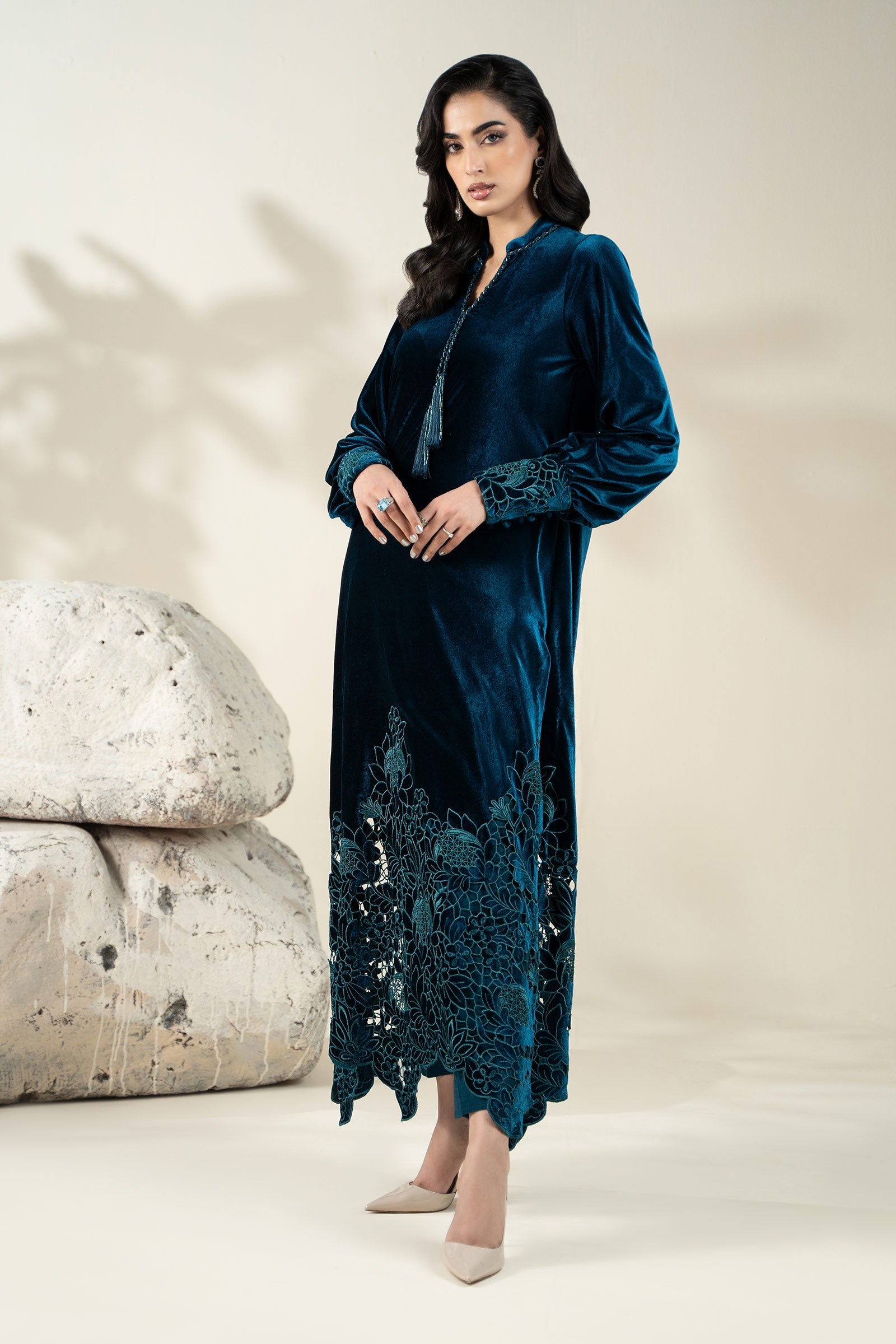 https://cdn.shopify.com/s/files/1/0620/8788/9062/files/CH2506Teal_S_Front_C.jpg?v=1758957967
