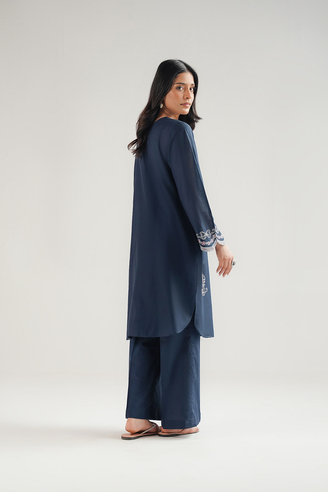 2 Piece Lawn Embroidered Suit (CP0481)