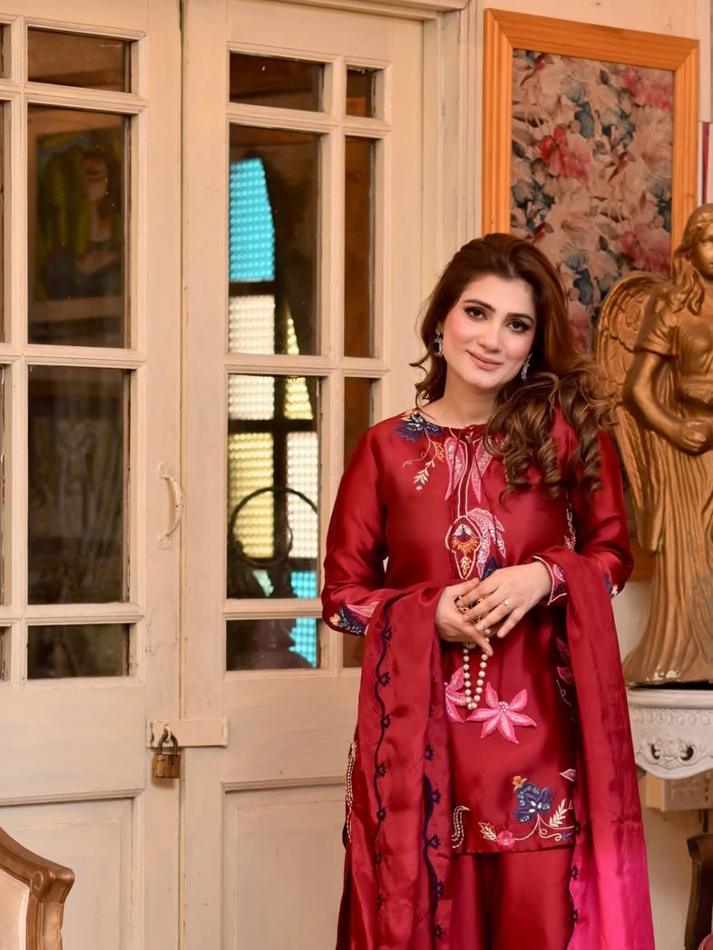 https://cdn.shopify.com/s/files/1/0923/1931/8403/files/CRIMSON_FLEUR_Eid_Collection_26_Shop_the_new_Eid_collection_now.jpg?v=1769633457