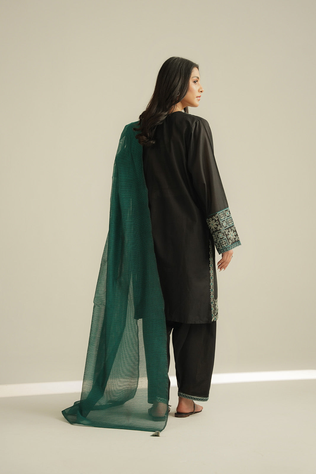 3 Piece Lawn Embroidered Suit (CS0456)