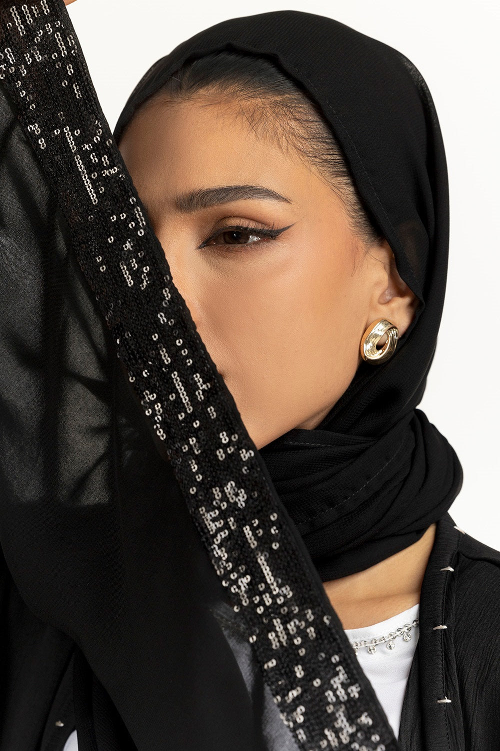 https://cdn.shopify.com/s/files/1/0706/3253/8159/files/CrushGeorgetteEmbroideredAbayaWithScarfIPAB-22155_scarf.jpg?v=1765865941