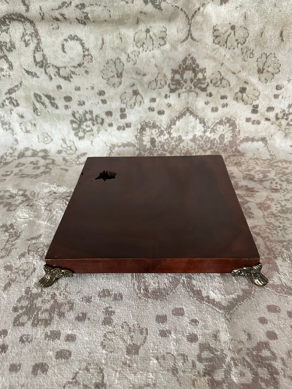 Cake plate with 4 legs C16