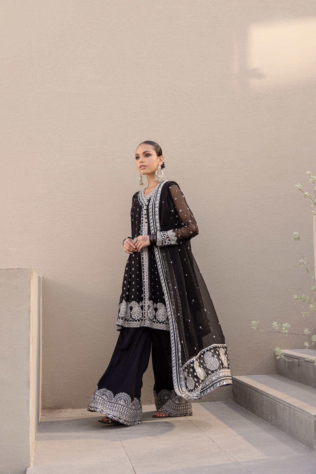 FW24DA-2652 BLACK 2PCS EMBROIDERED KURTA WITH TROUSER