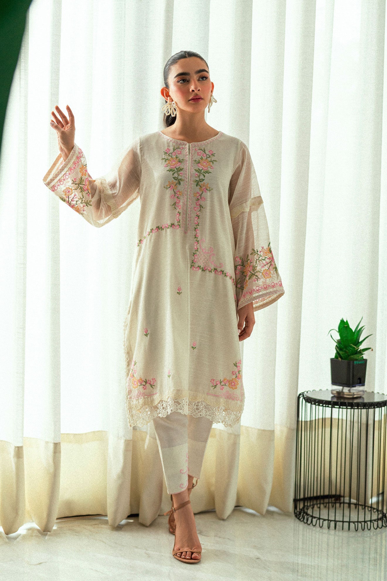 SS25DA-2732 OFF-WHITE 2PCS EMBROIDERED KURTA WITH TROUSER