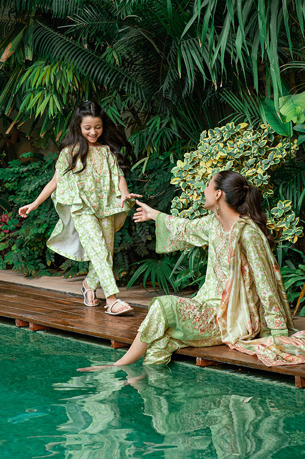 SS25DA-2751 L-GREEN 2PCS HAND EMBELLISHED KURTA WITH TROUSER