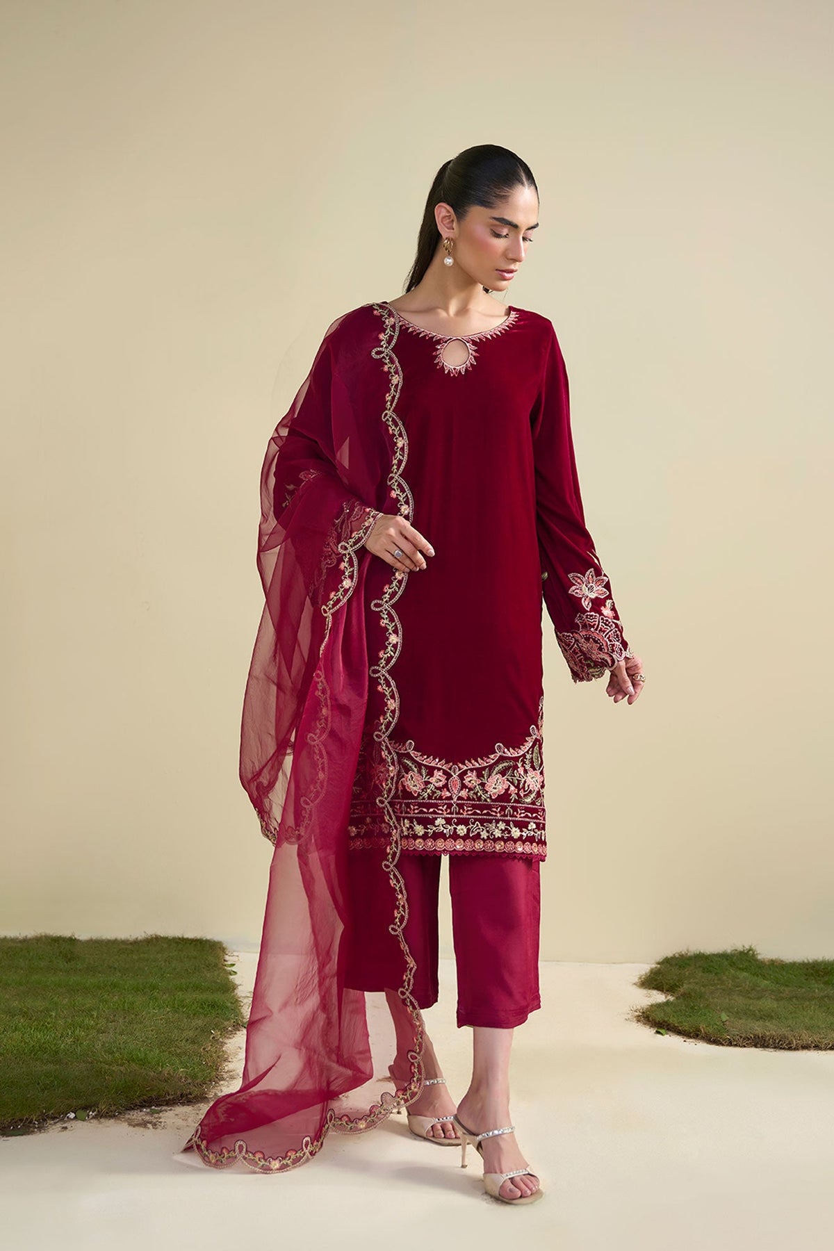 FW25DD-2804 MAROON EMBROIDERED DUPATTA