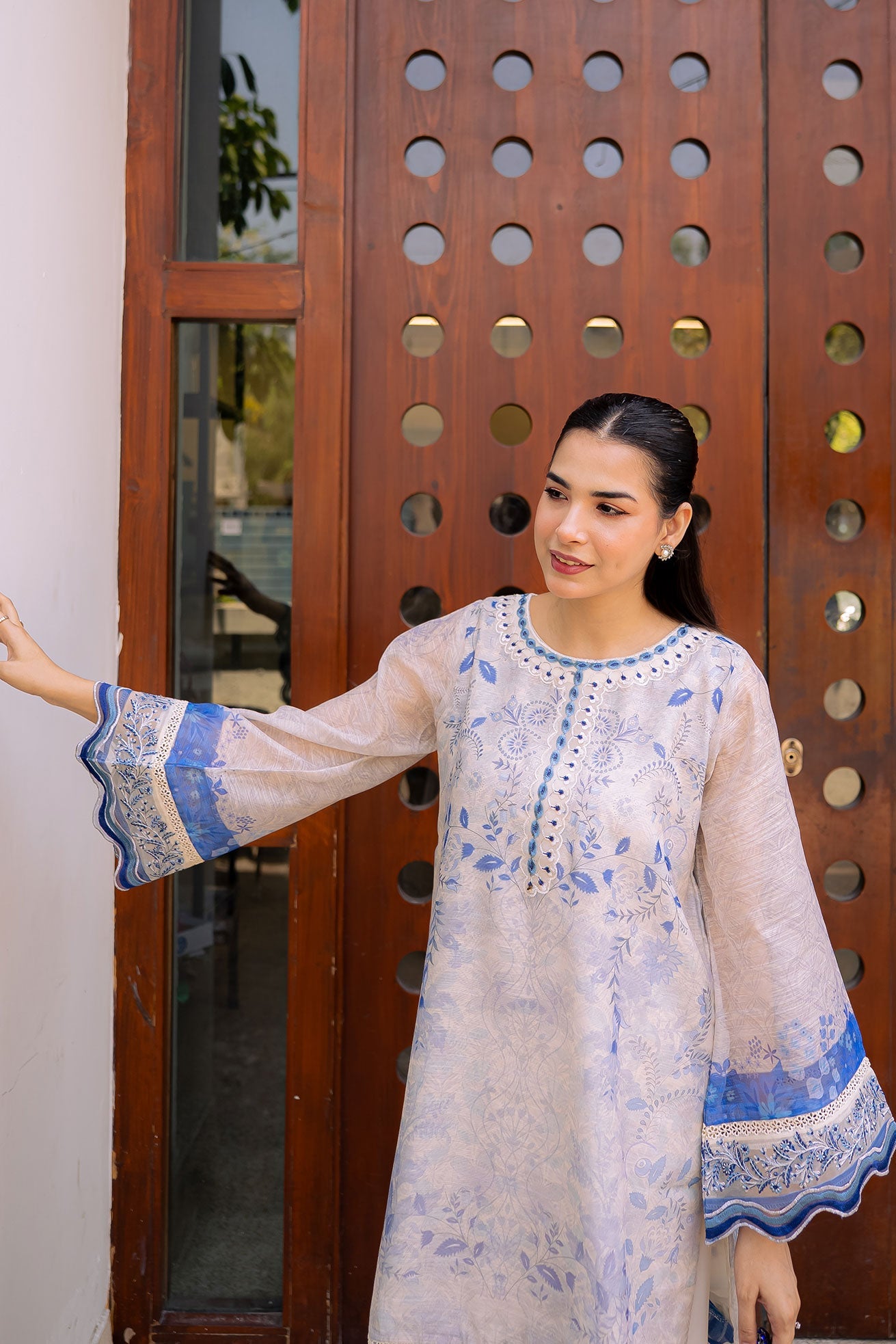 FW25DA-2864 OFF-WHITE 2PCS EMBROIDERED KURTA WITH TROUSER