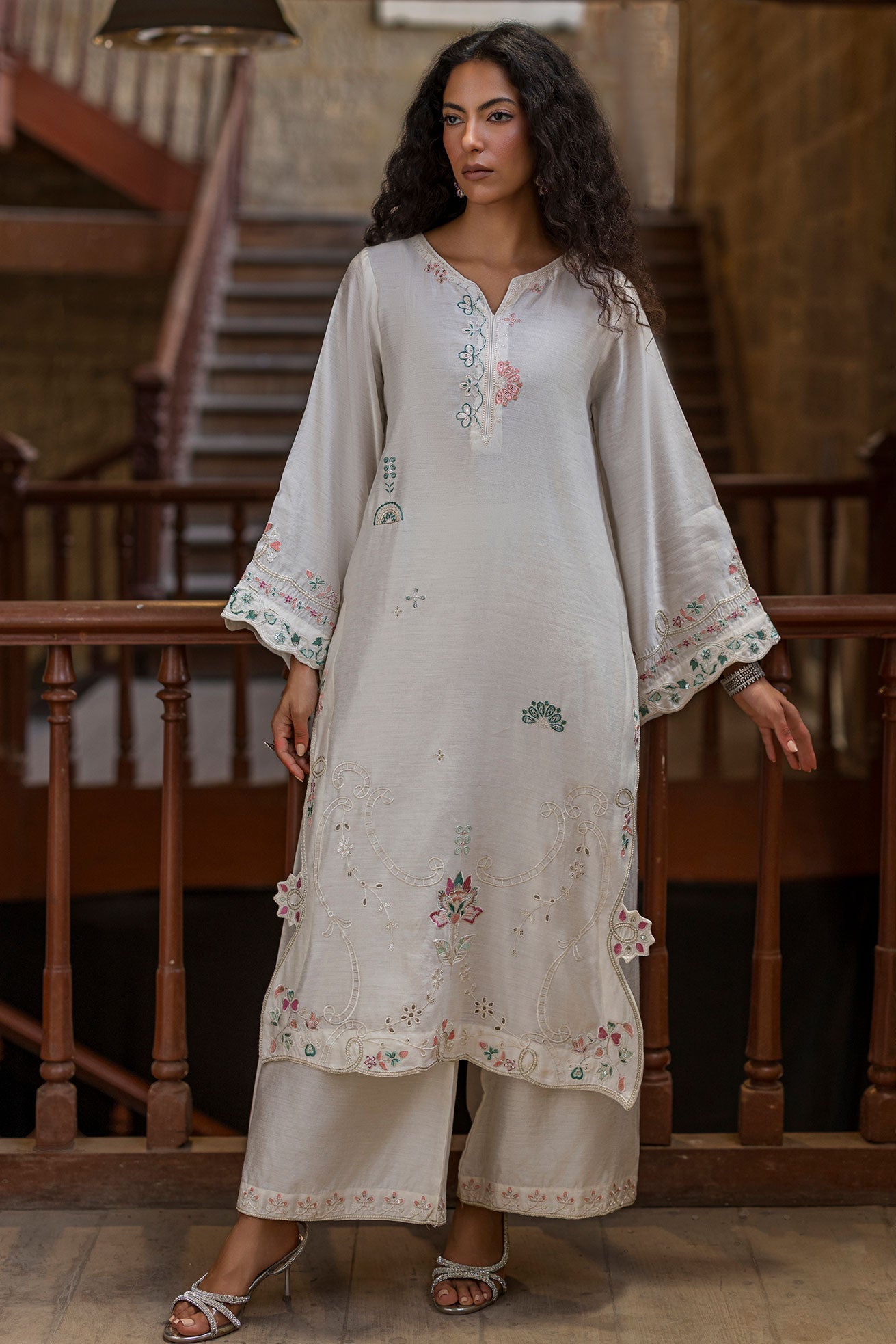 SS26DA-2921 OFF-WHITE 2PCS EMBROIDERED KURTA WITH TROUSER