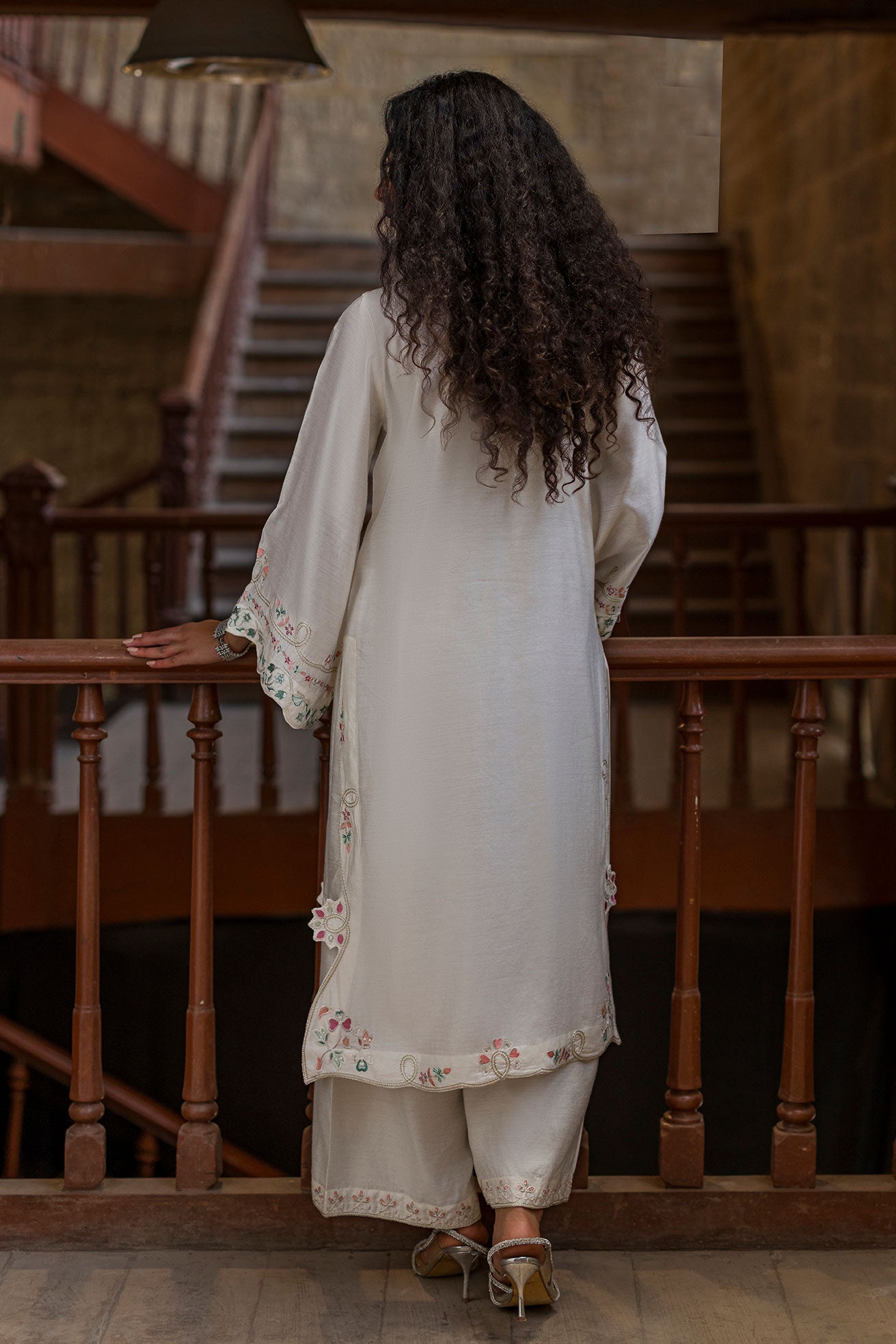 SS26DA-2921 OFF-WHITE 2PCS EMBROIDERED KURTA WITH TROUSER