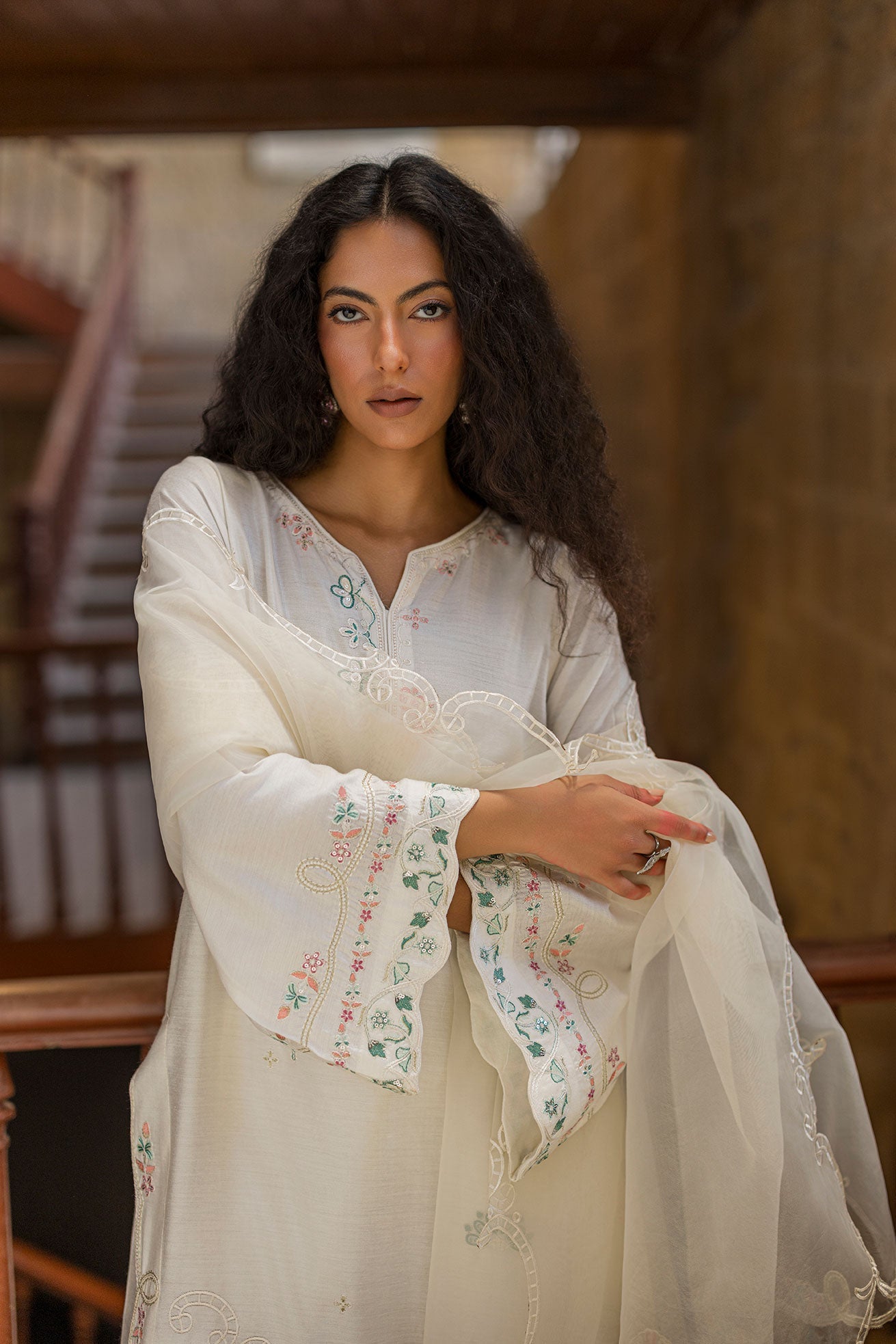 SS26DA-2921 OFF-WHITE 2PCS EMBROIDERED KURTA WITH TROUSER