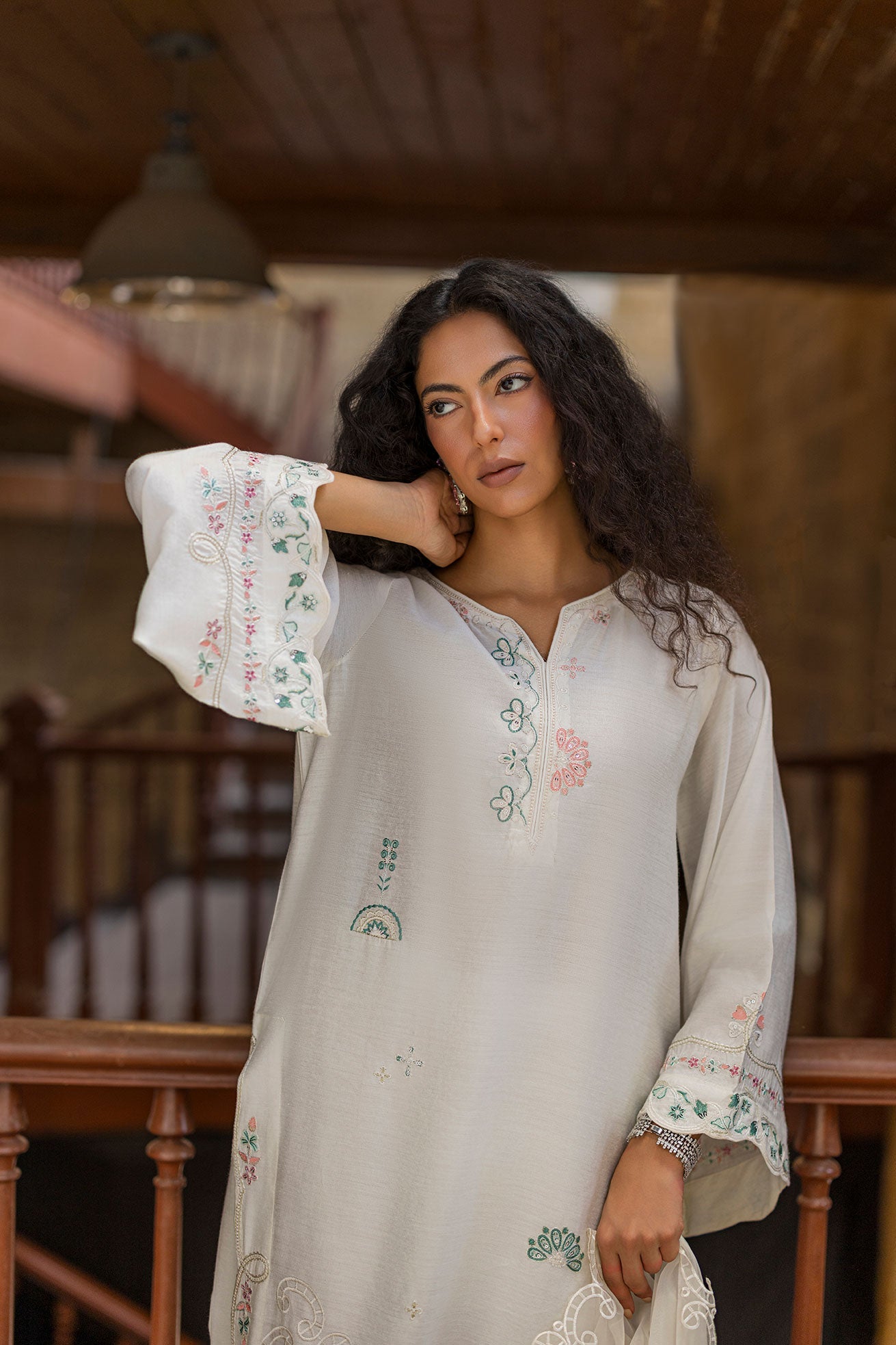 SS26DA-2921 OFF-WHITE 2PCS EMBROIDERED KURTA WITH TROUSER