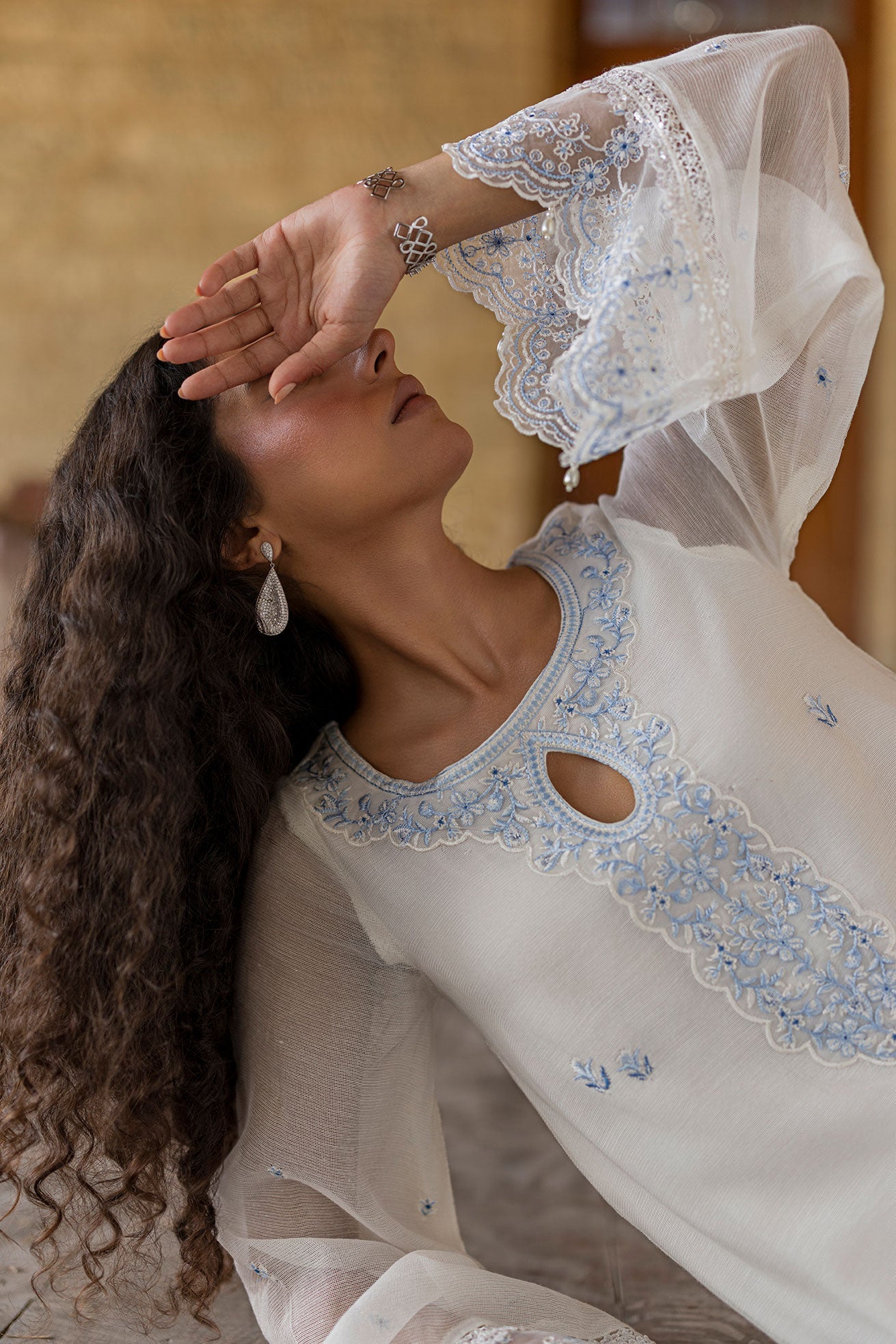 SS26DA-2924 WHITE 2PCS EMBROIDERED KURTA WITH TROUSER