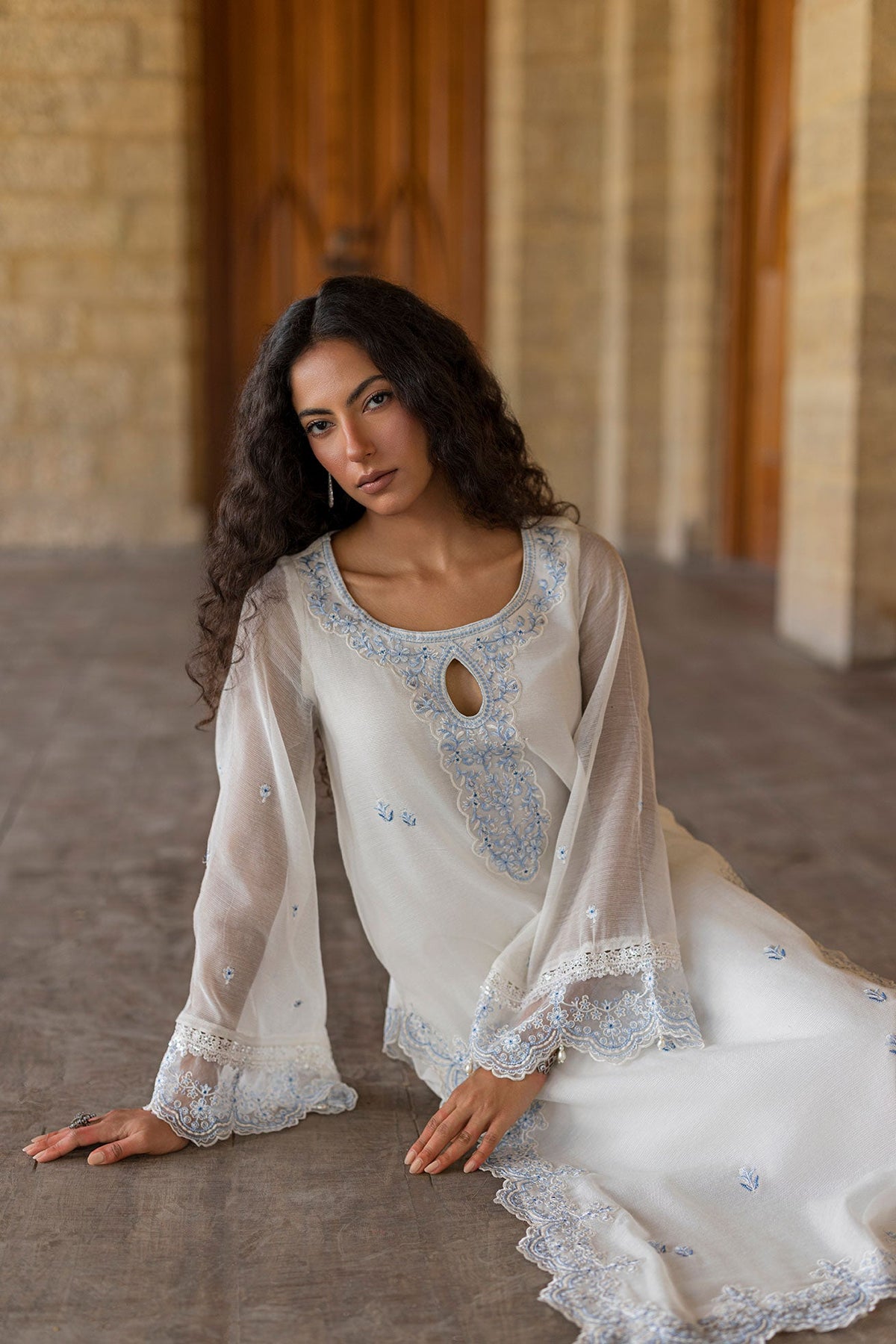 SS26DA-2924 WHITE 2PCS EMBROIDERED KURTA WITH TROUSER