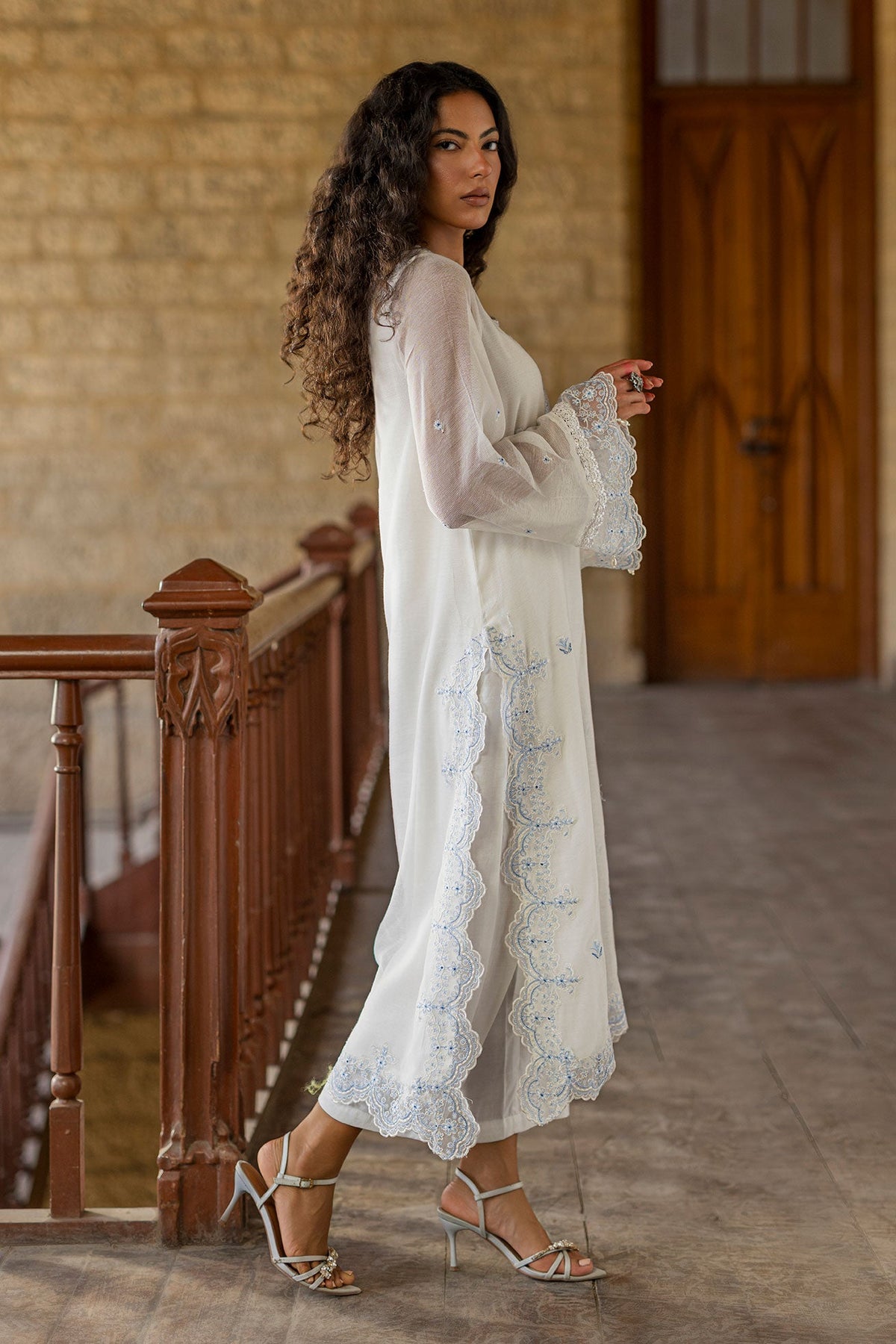 SS26DA-2924 WHITE 2PCS EMBROIDERED KURTA WITH TROUSER
