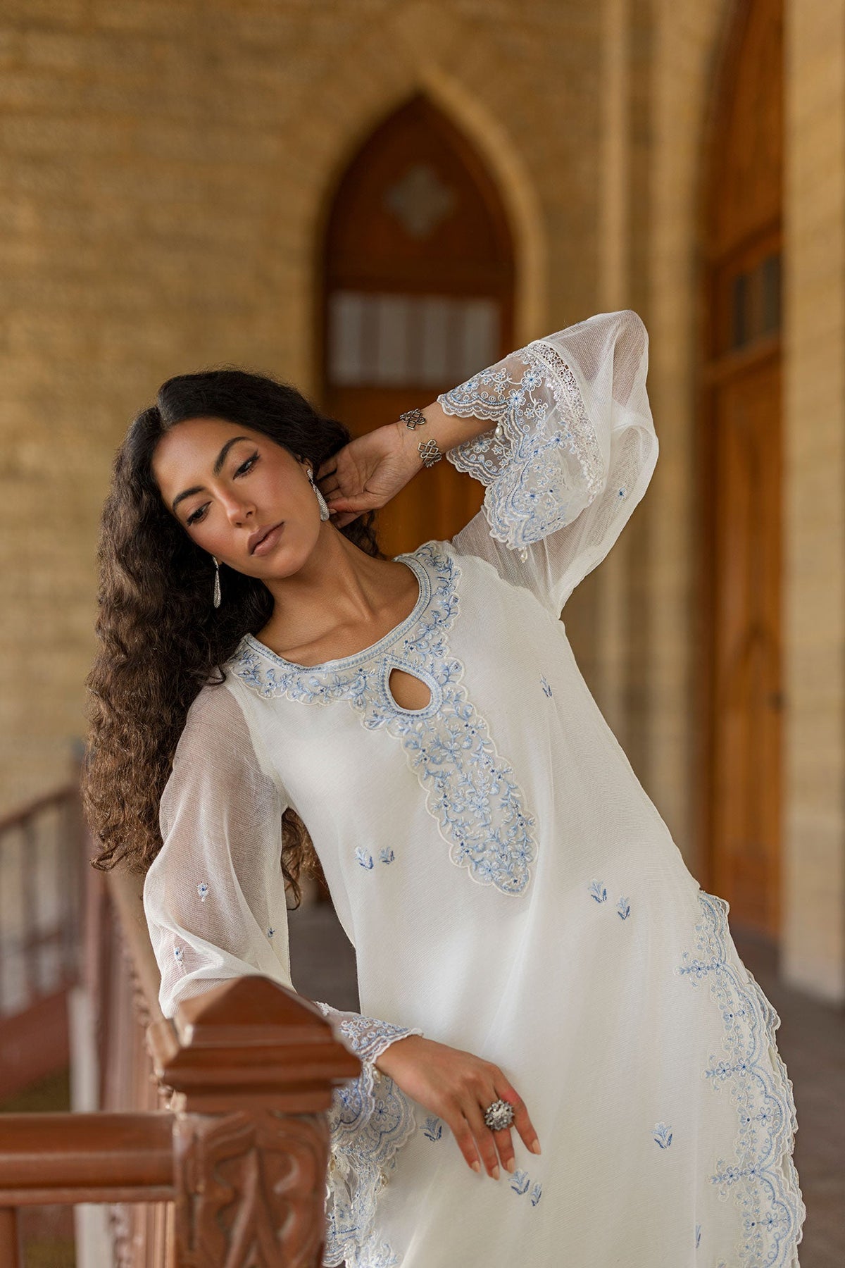 SS26DA-2924 WHITE 2PCS EMBROIDERED KURTA WITH TROUSER