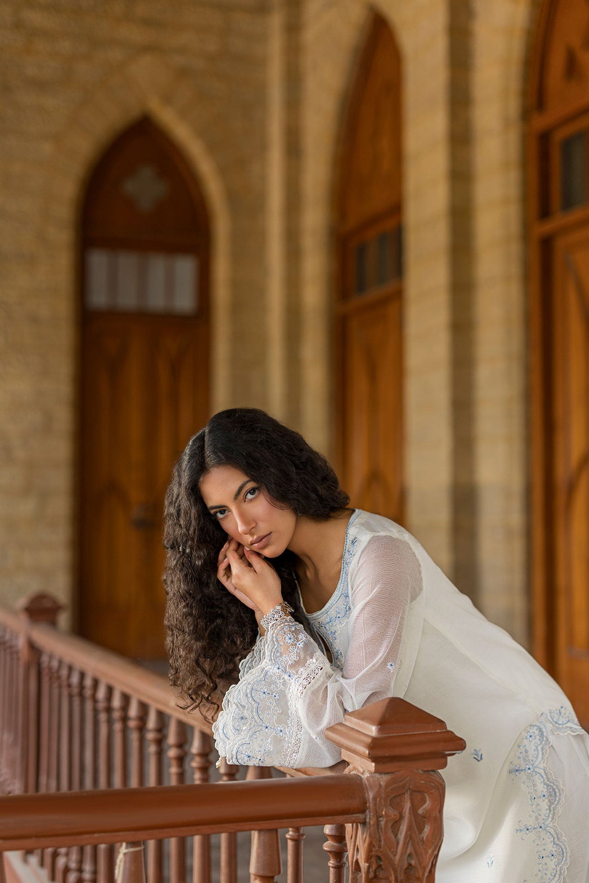 SS26DA-2924 WHITE 2PCS EMBROIDERED KURTA WITH TROUSER