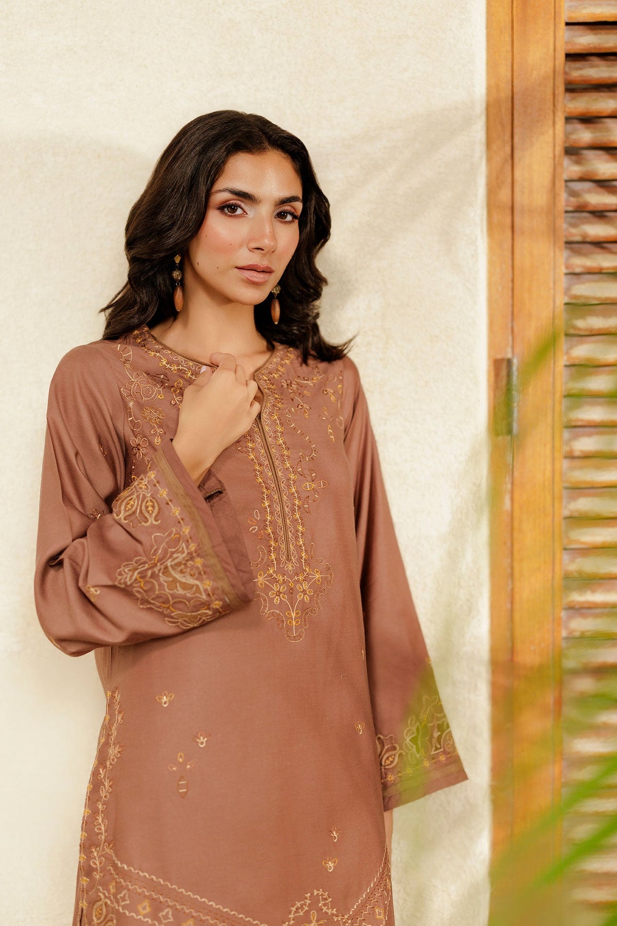 SS26DA-2947 BROWN 2PCS EMBROIDERED KURTA WITH TROUSER