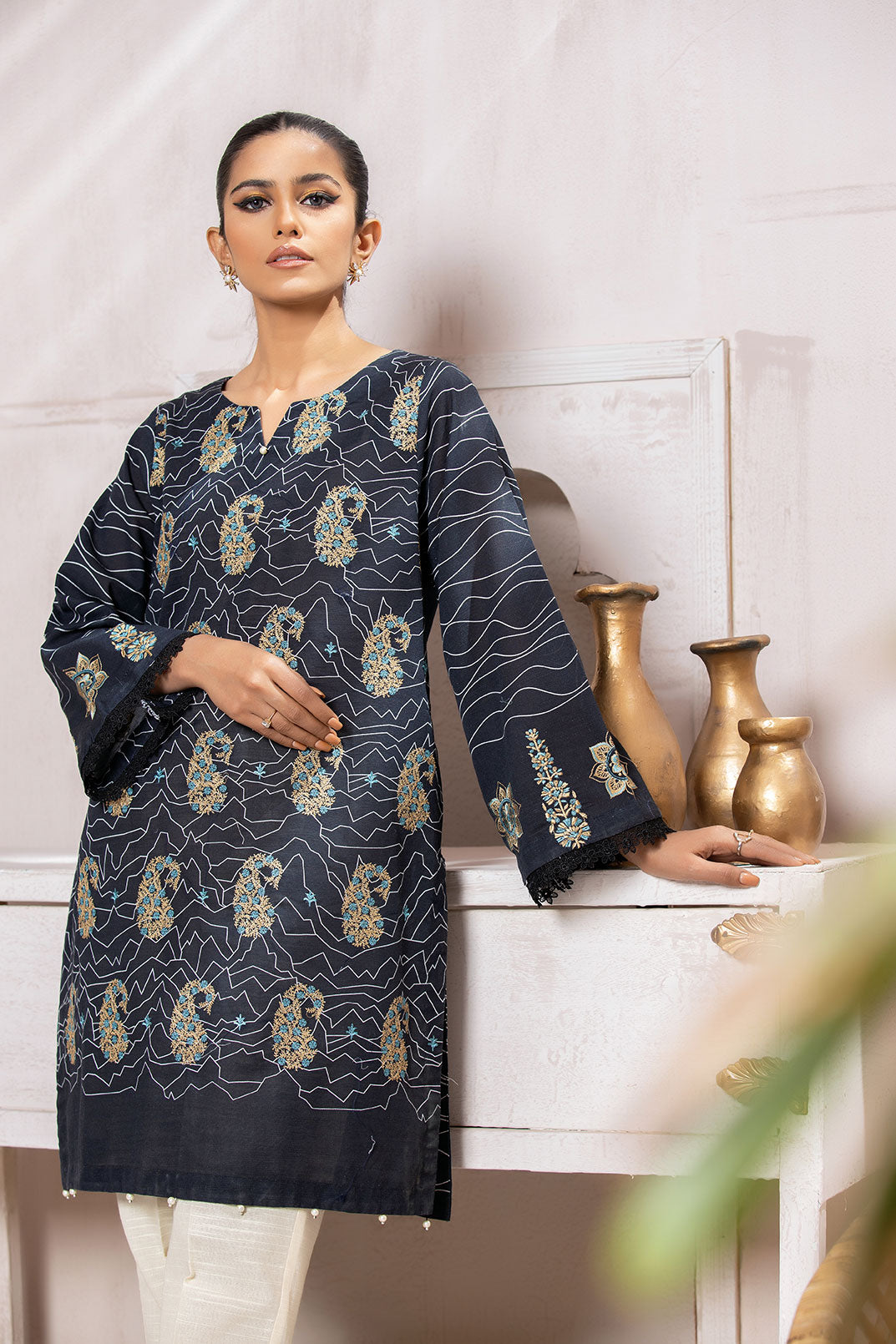 https://cdn.shopify.com/s/files/1/0587/3080/7460/products/DC-0395_9.jpg?v=1736415591
