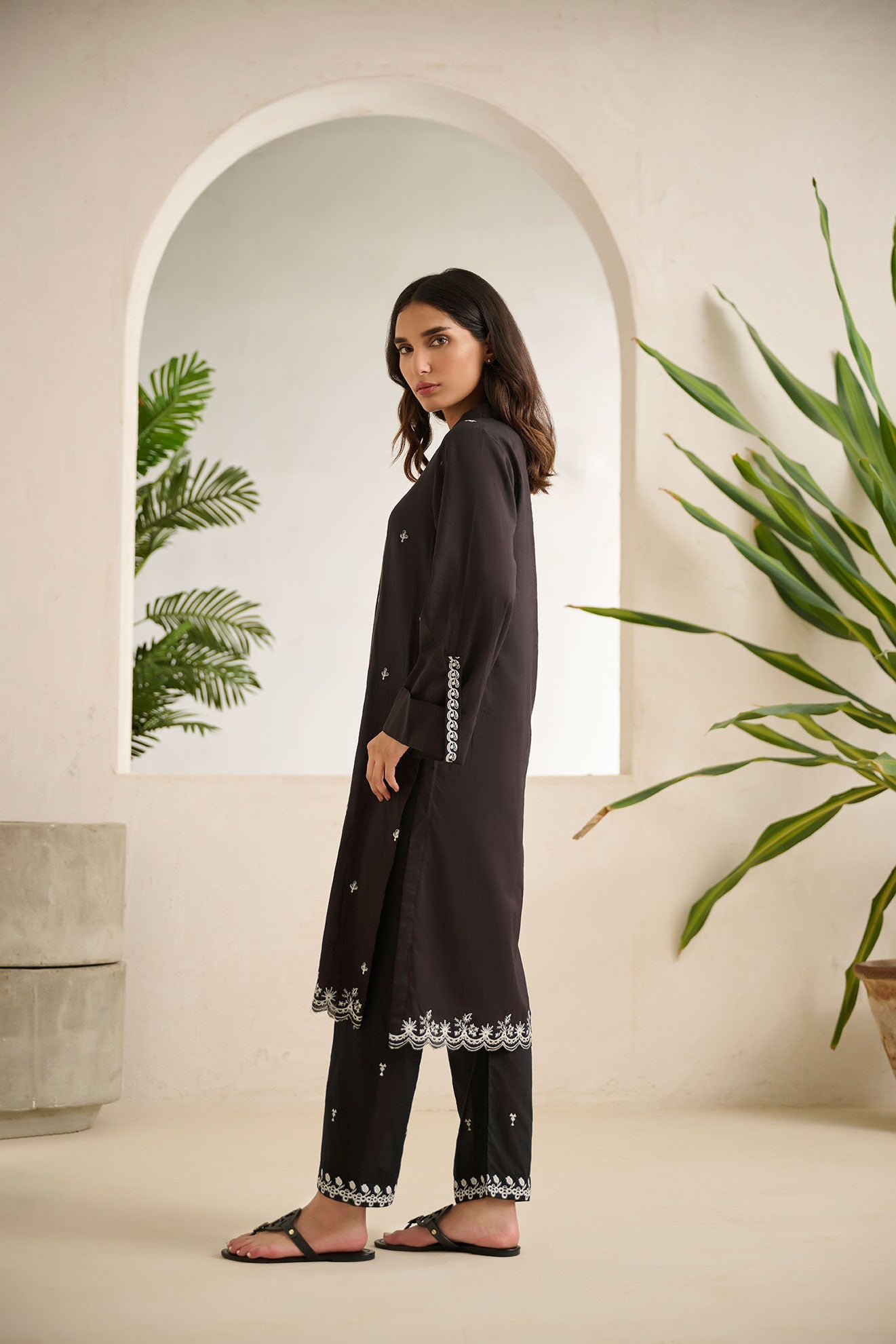 https://cdn.shopify.com/s/files/1/0587/3080/7460/files/DC-0510black_2.jpg?v=1736414842