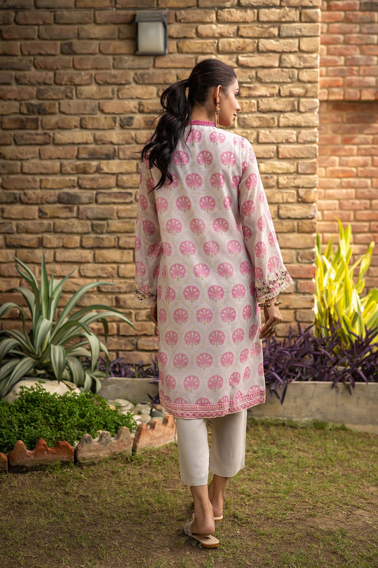 https://cdn.shopify.com/s/files/1/0587/3080/7460/products/DC-2106_4.jpg?v=1736415296